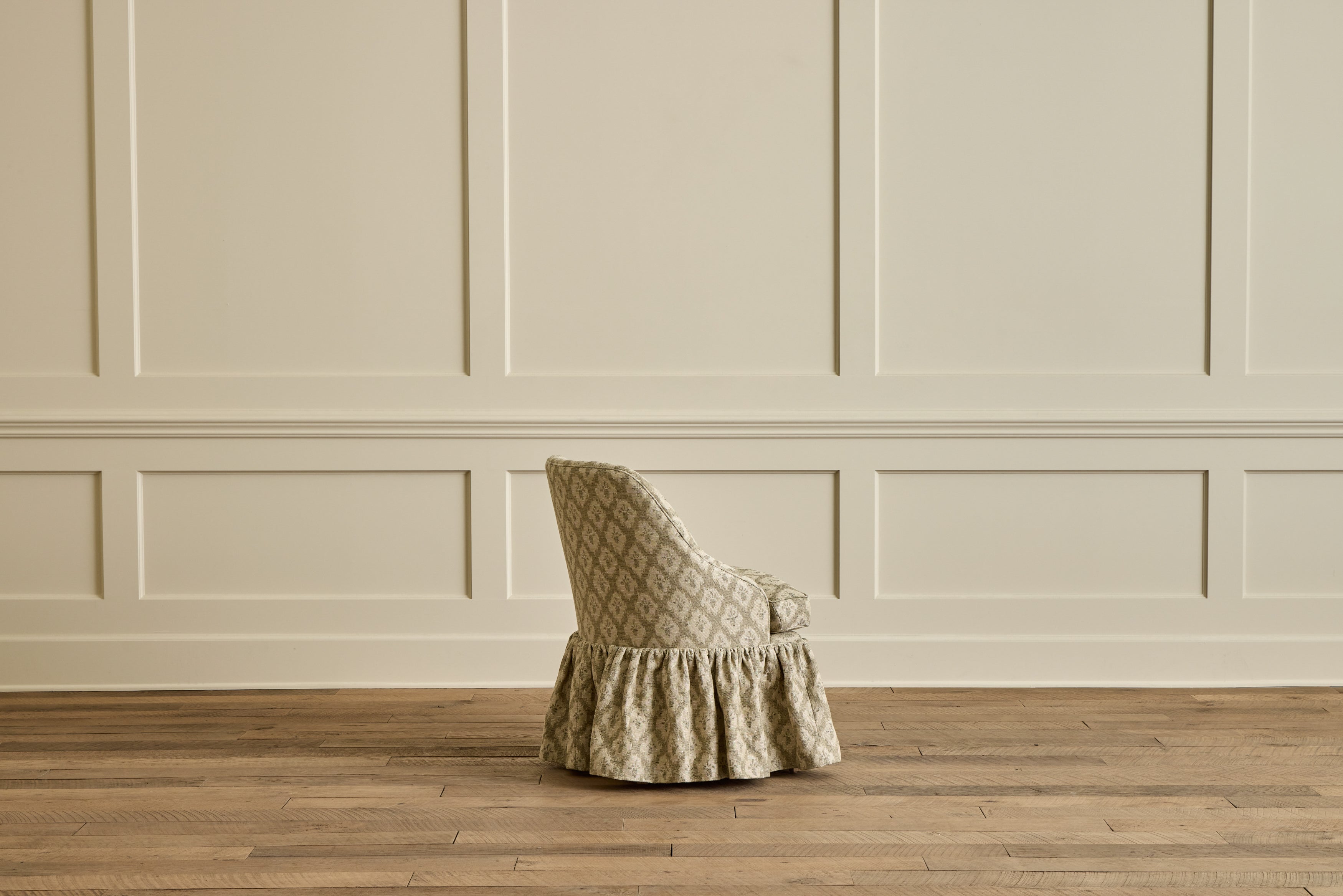 Skirted Cove Chair