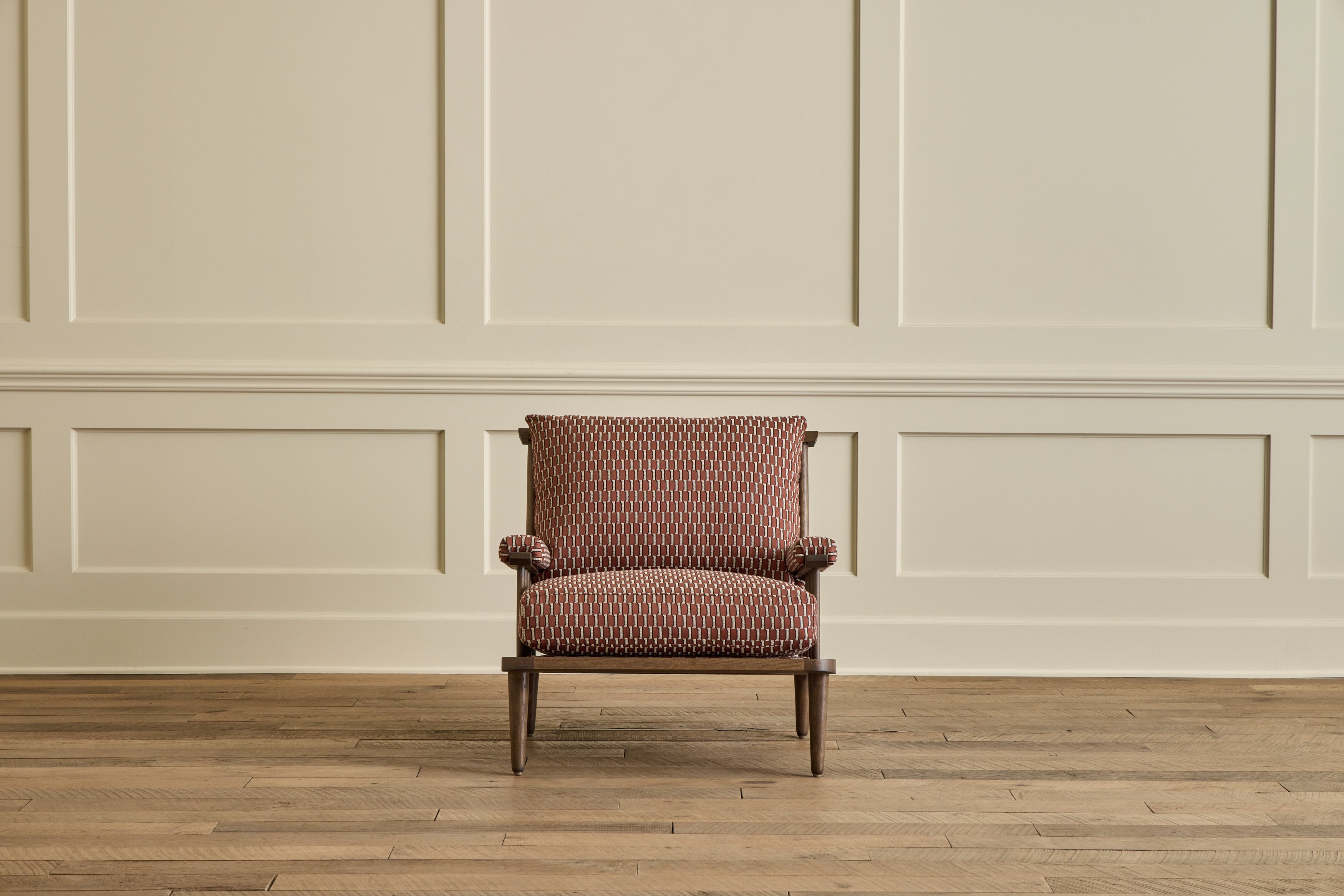 Spindle Back Viewing Chair