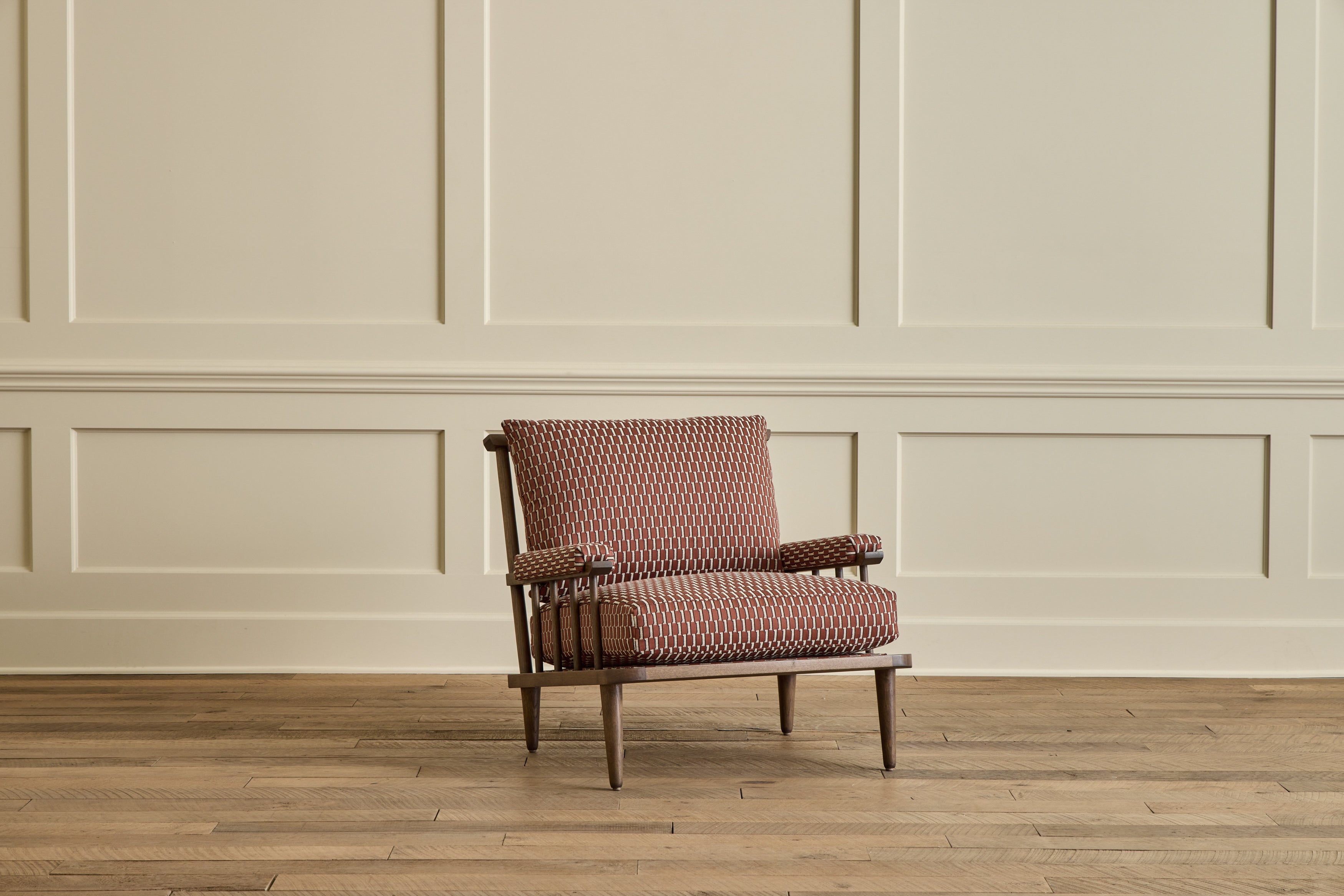 Spindle Back Viewing Chair