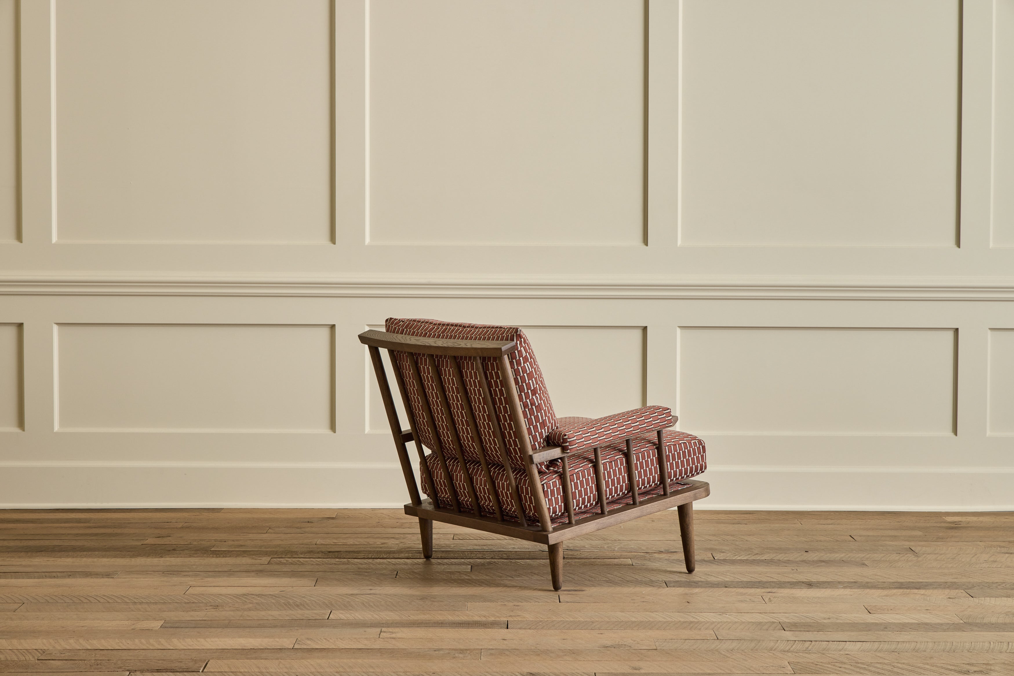 Spindle Back Viewing Chair