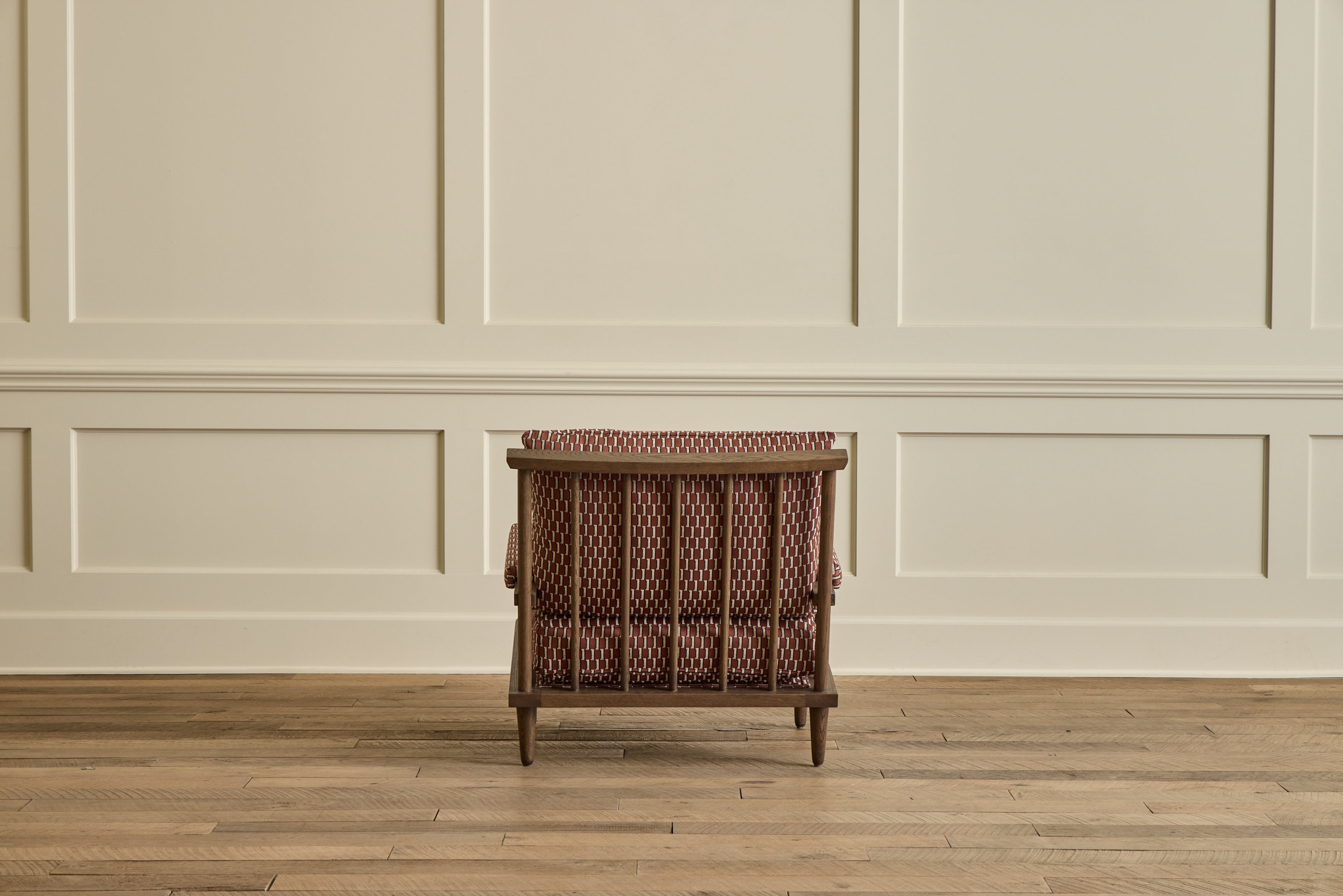 Spindle Back Viewing Chair