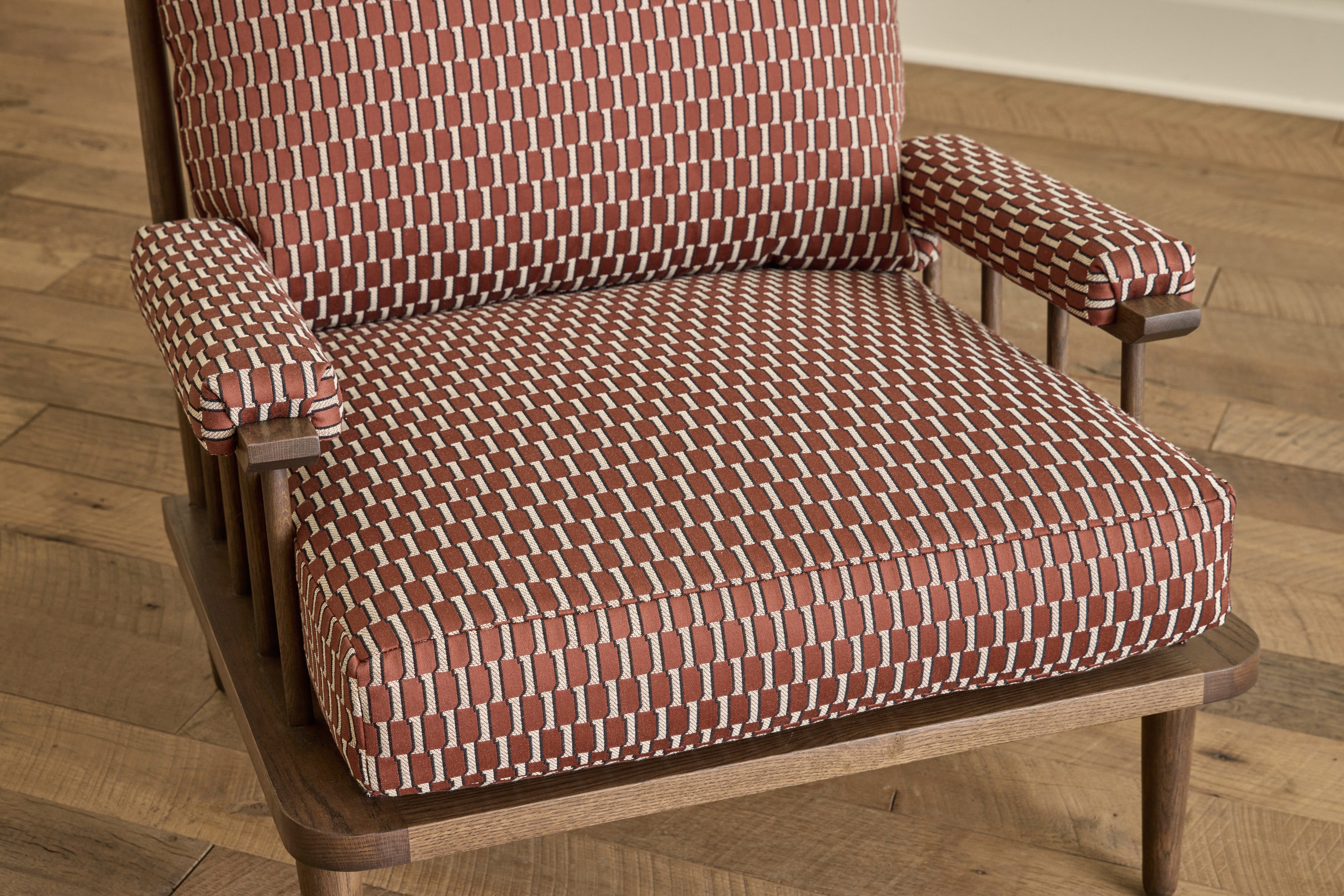 Spindle Back Viewing Chair