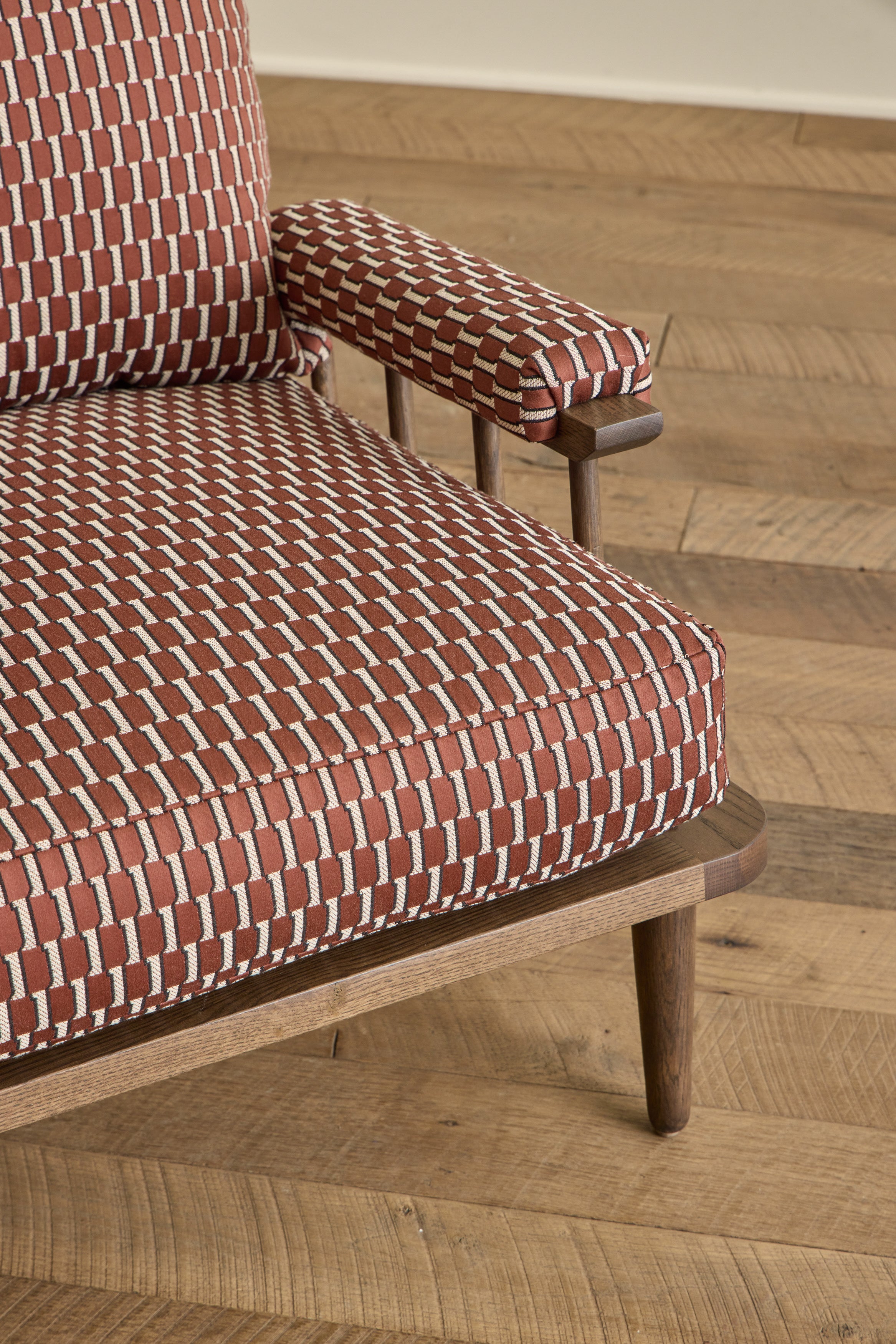 Spindle Back Viewing Chair