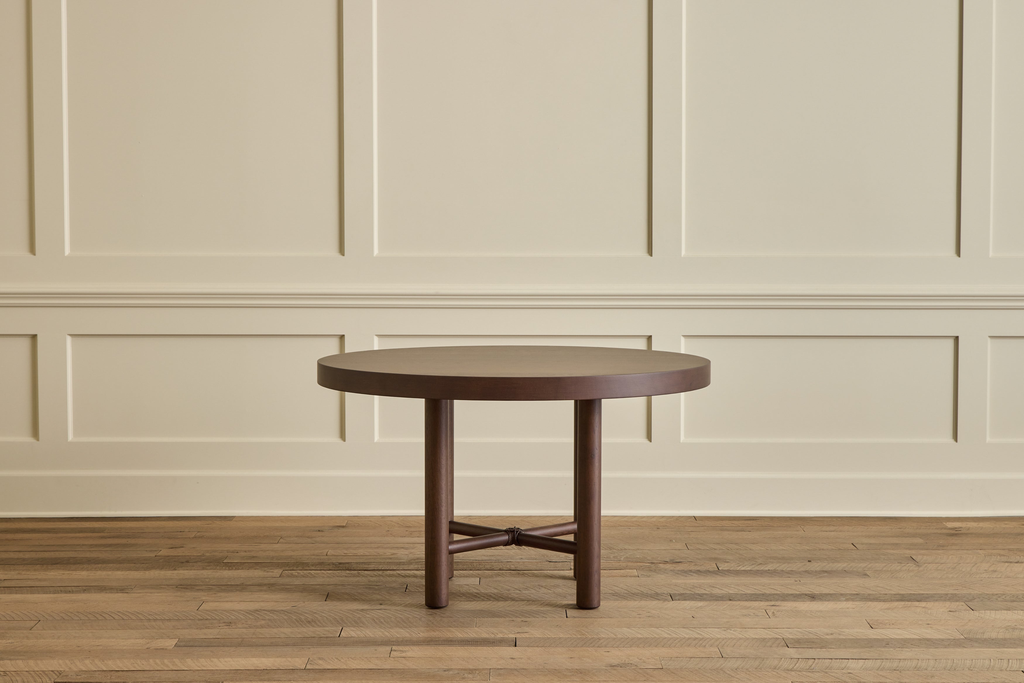 Round Dining Table, 48"