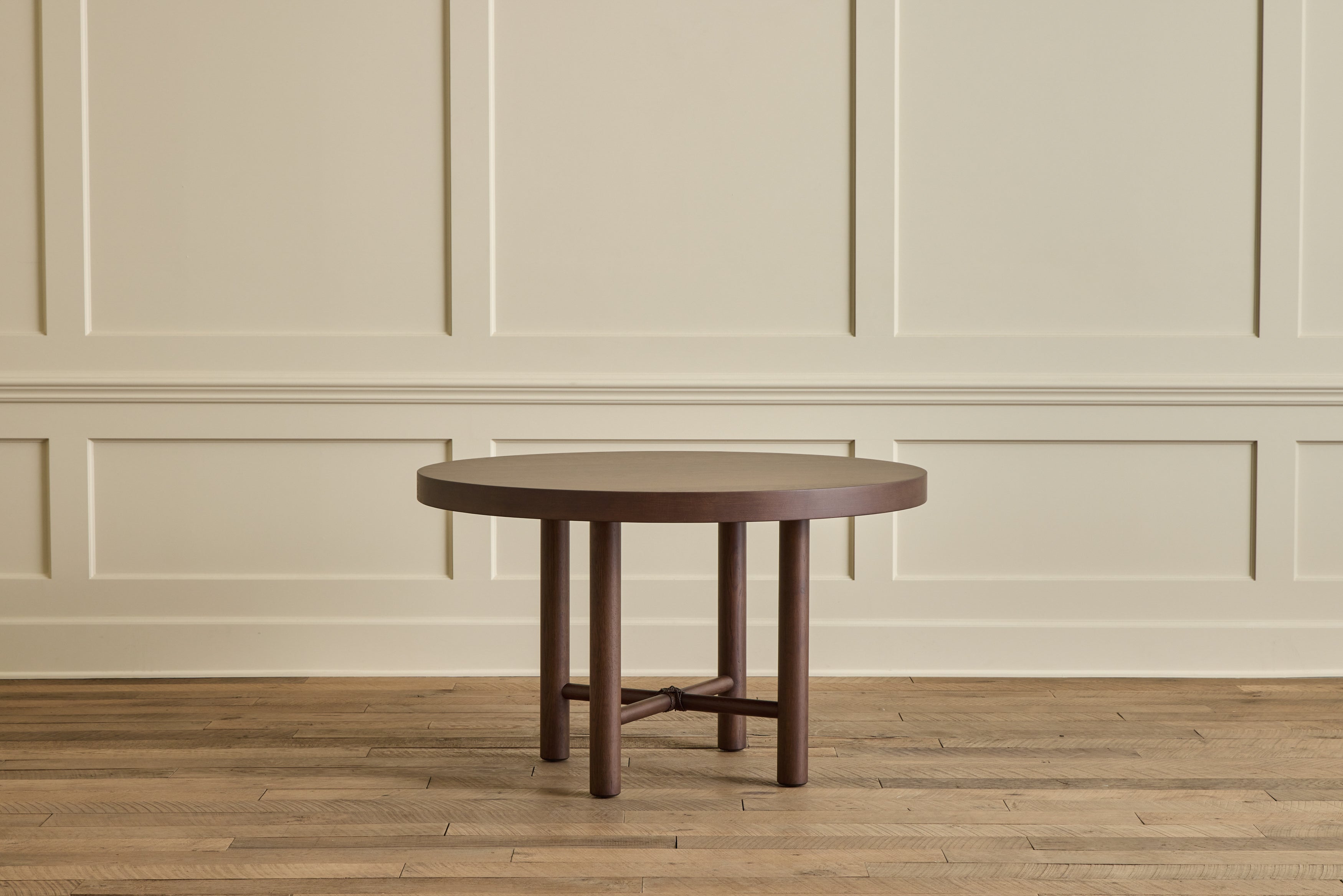 Round Dining Table, 48"