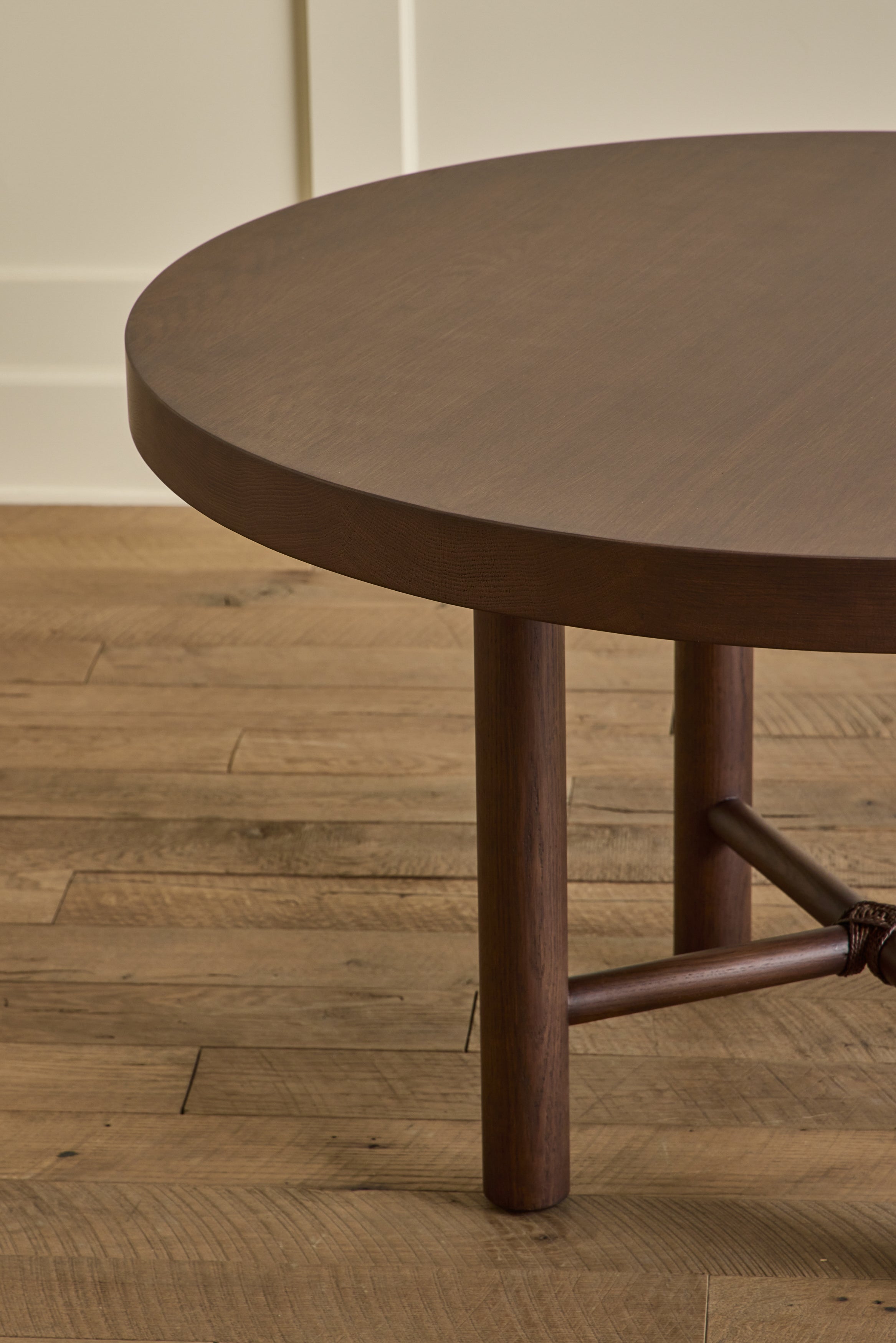 Round Dining Table, 48"
