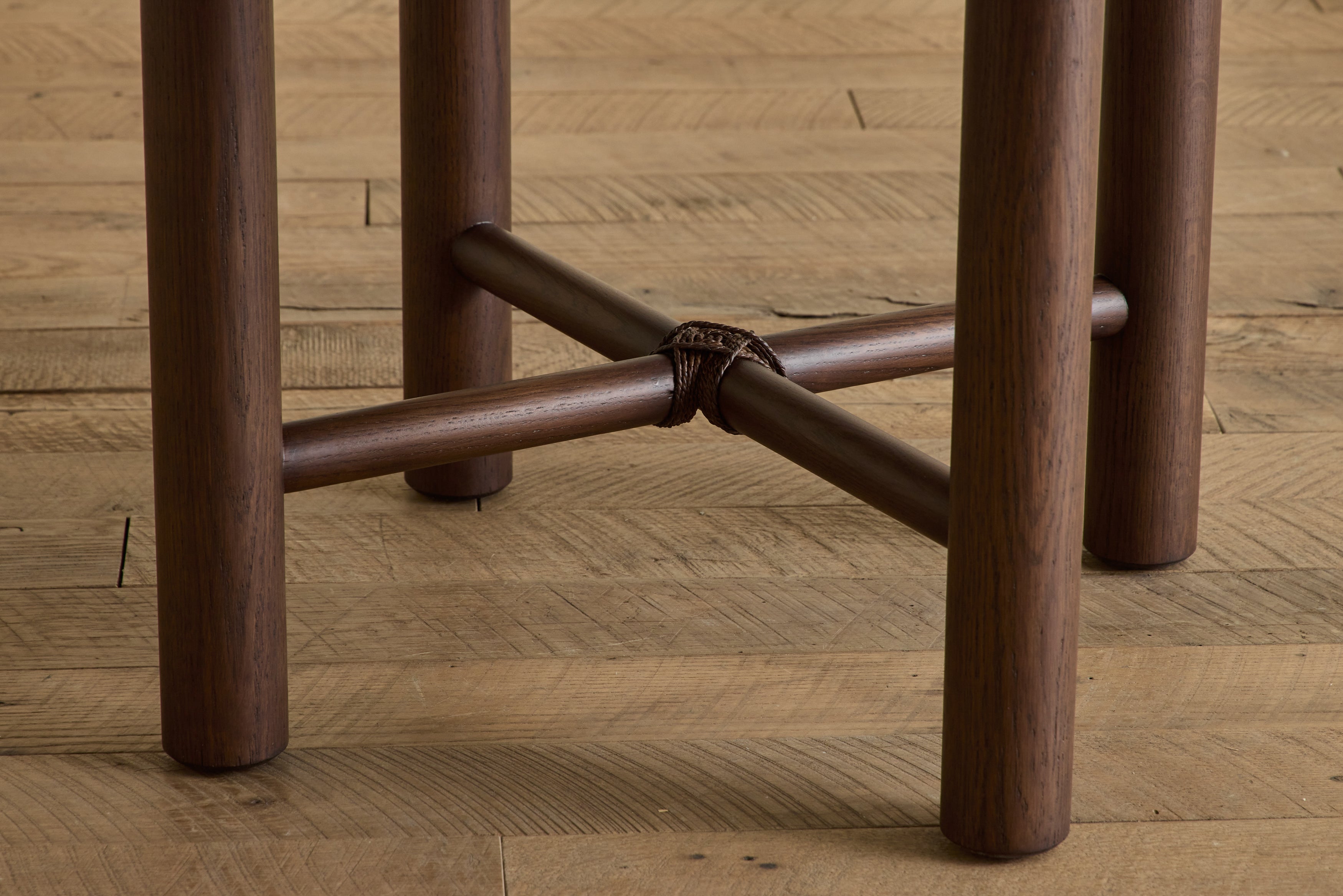 Round Dining Table, 48"