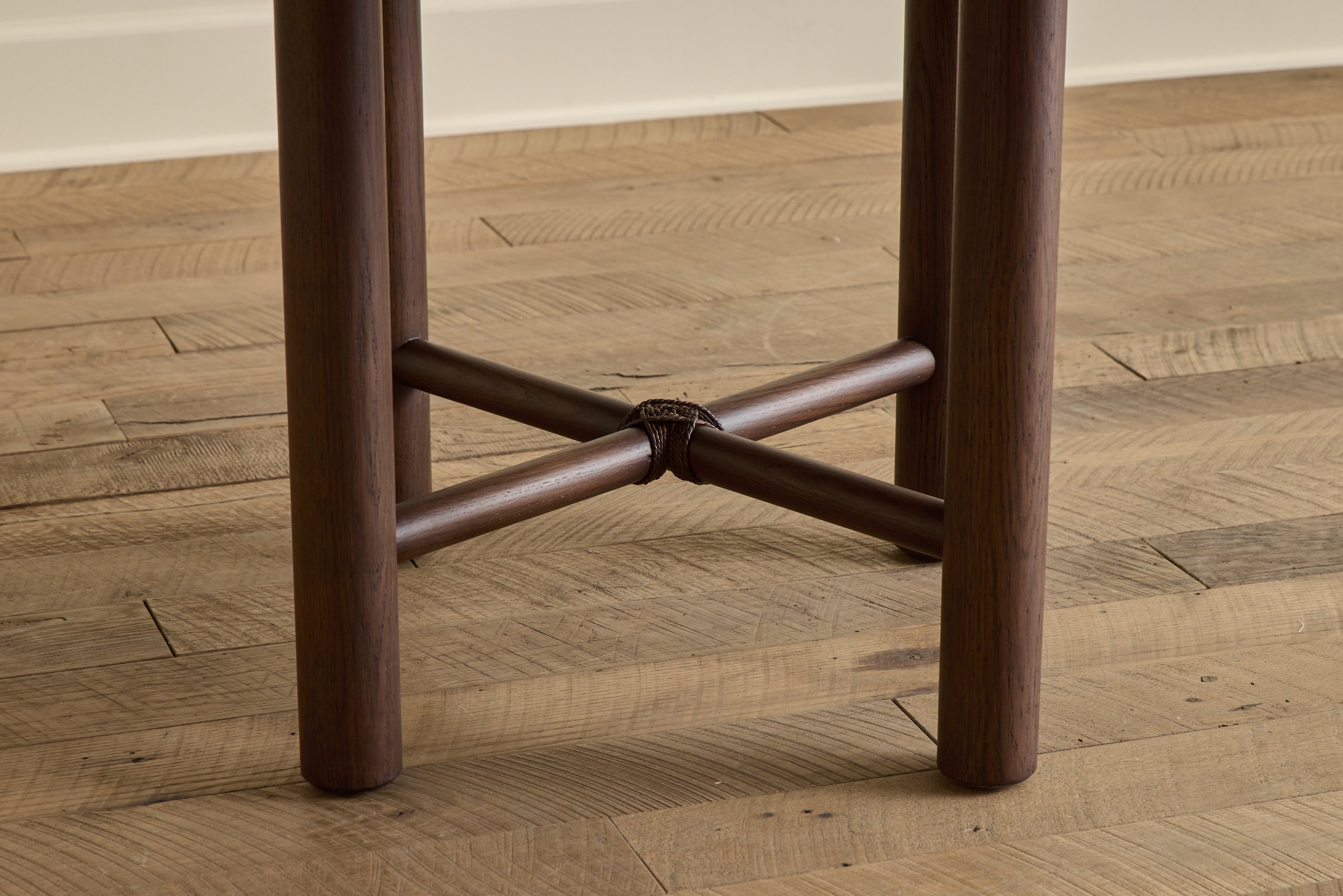 Round Dining Table, 48"