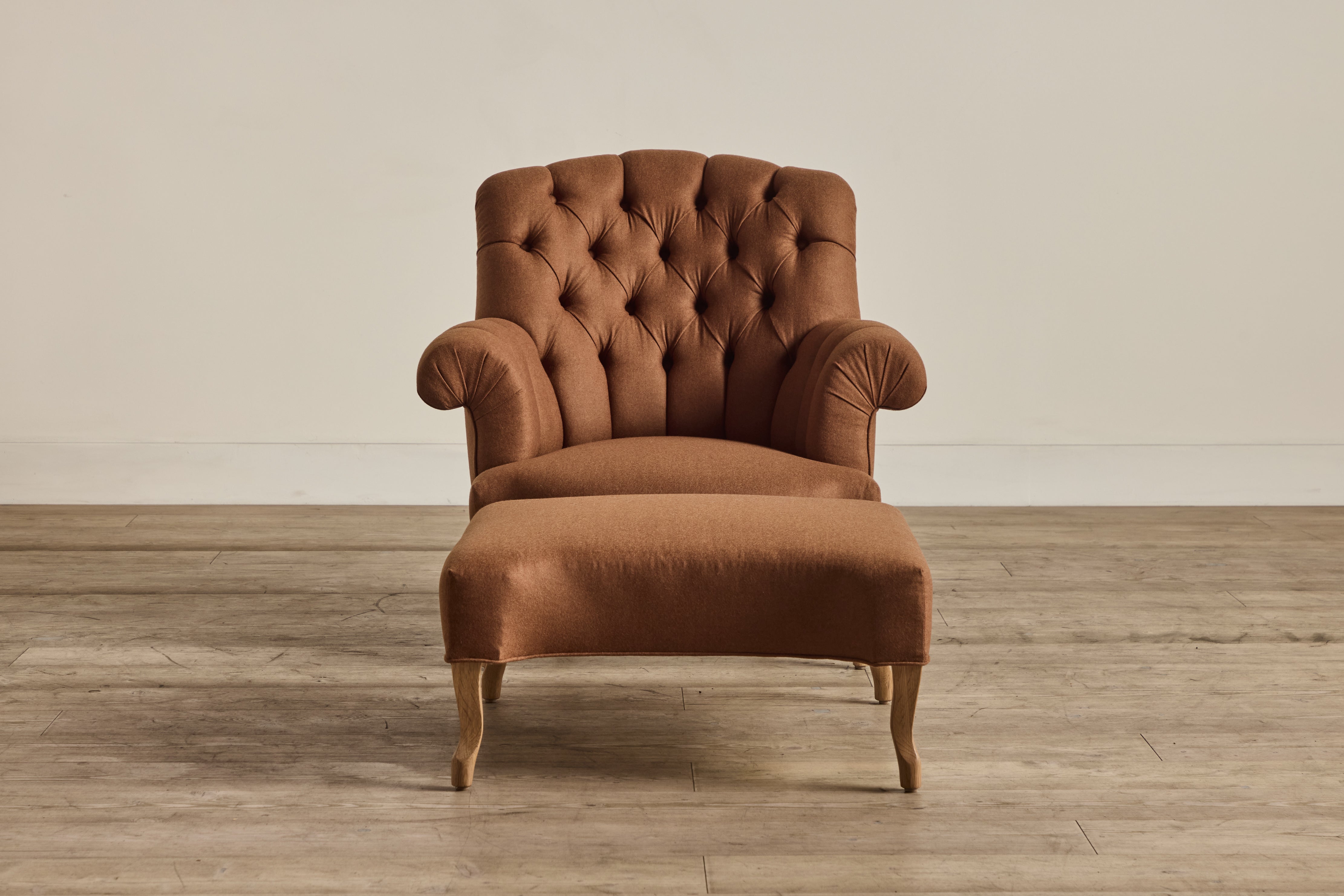 Shown in Holland & Sherry Melange Wool Flannel in Paprika and Natural Oak