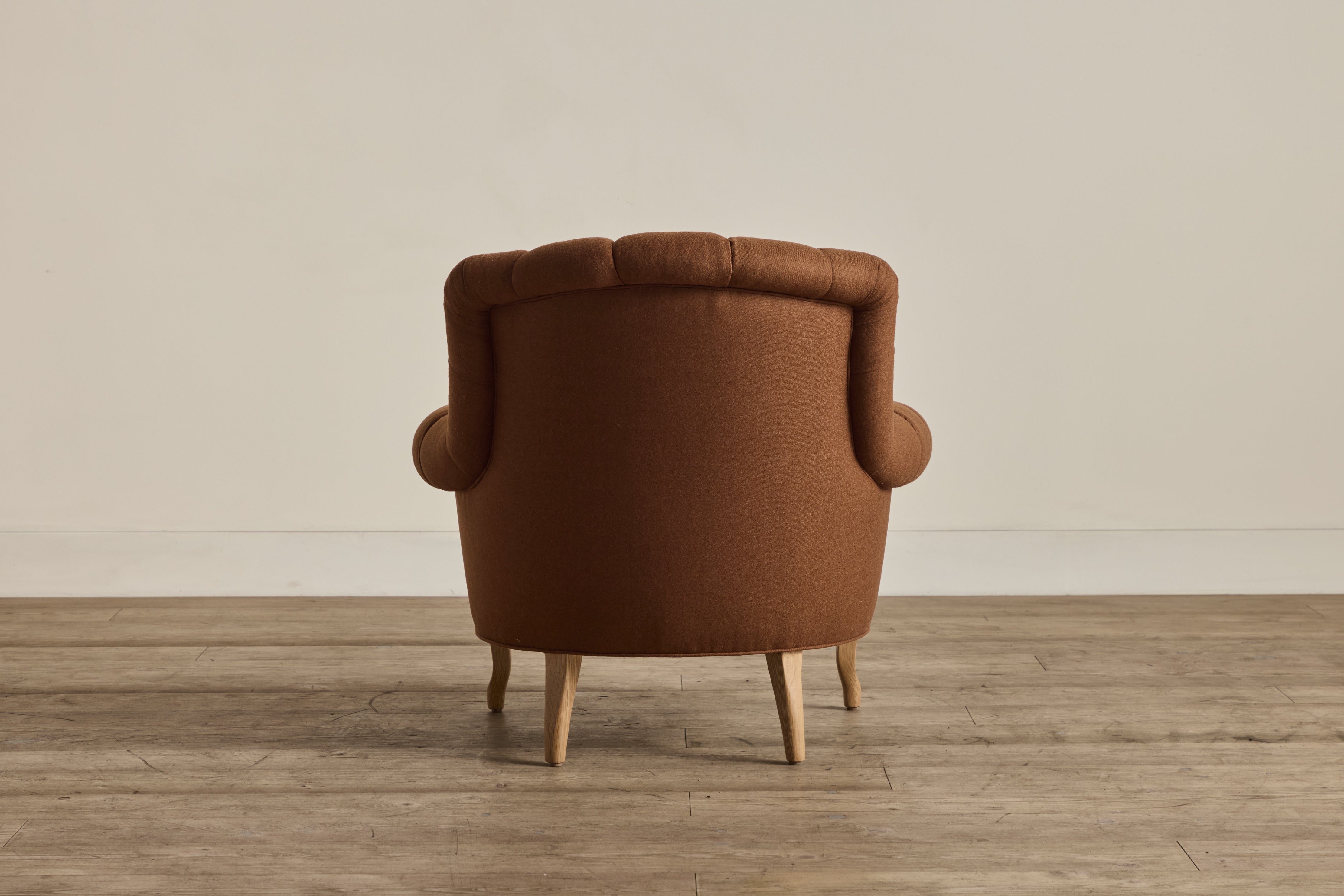 Shown in Holland & Sherry Melange Wool Flannel in Paprika and Natural Oak