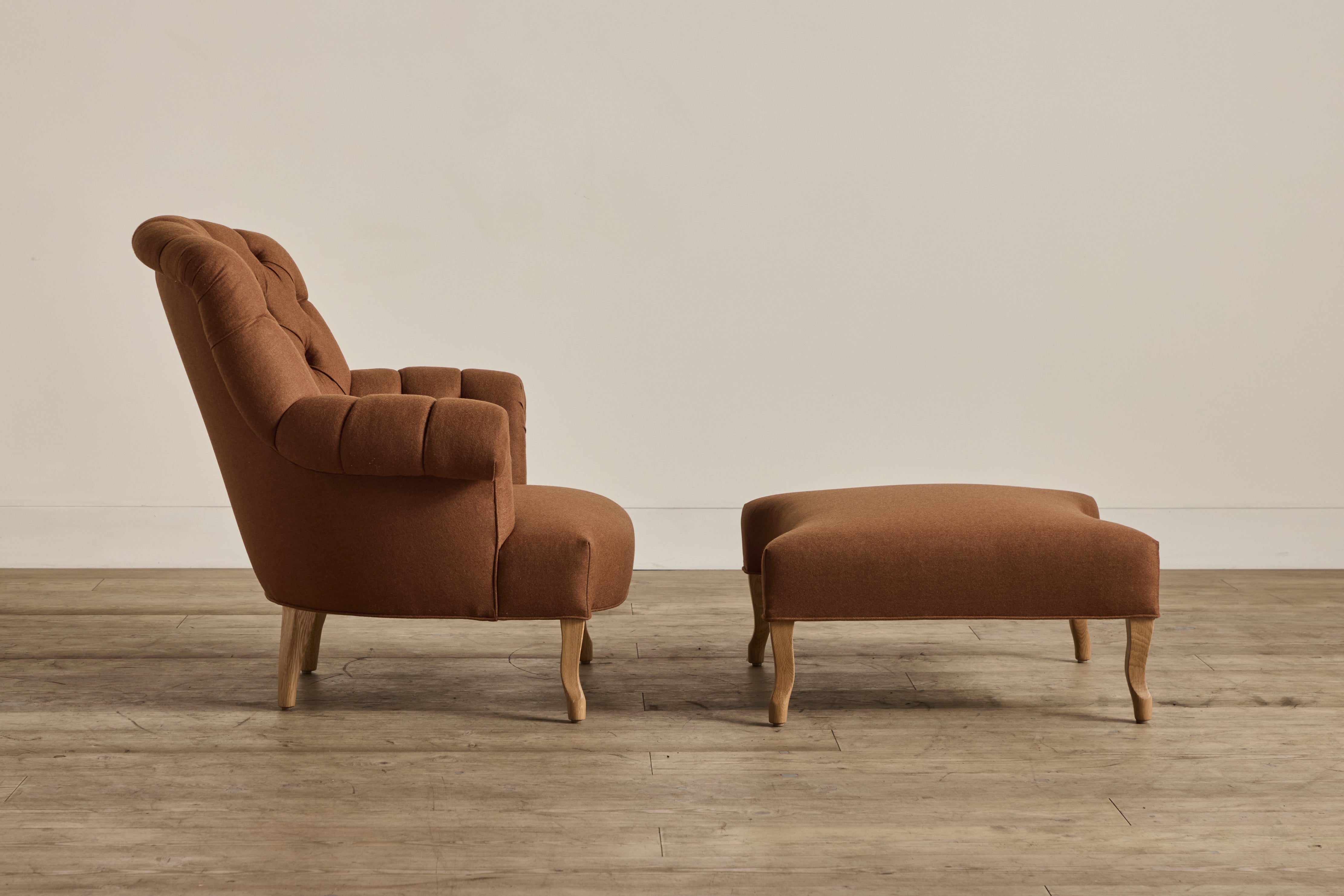 Shown in Holland & Sherry Melange Wool Flannel in Paprika and Natural Oak