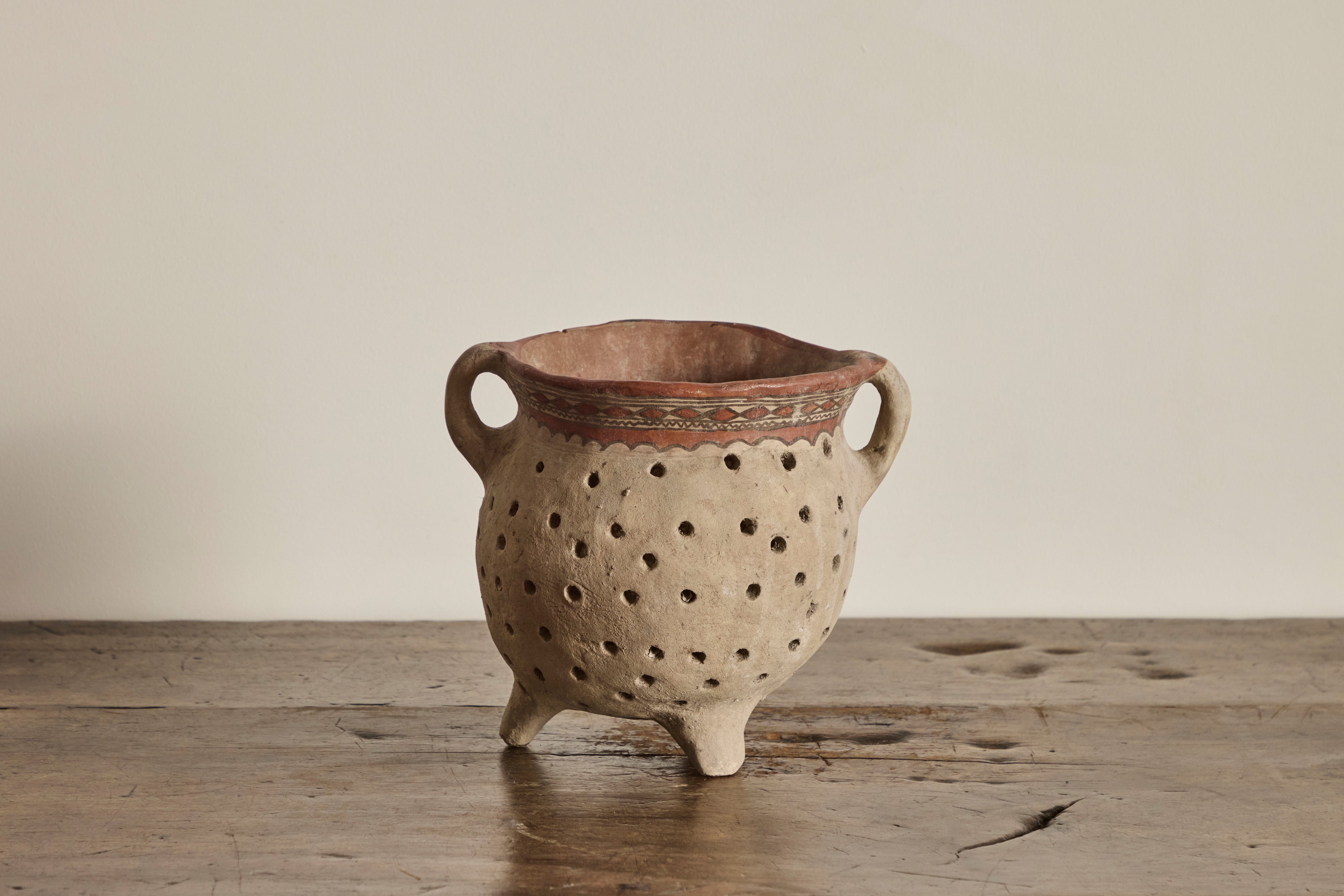 Clay Colander