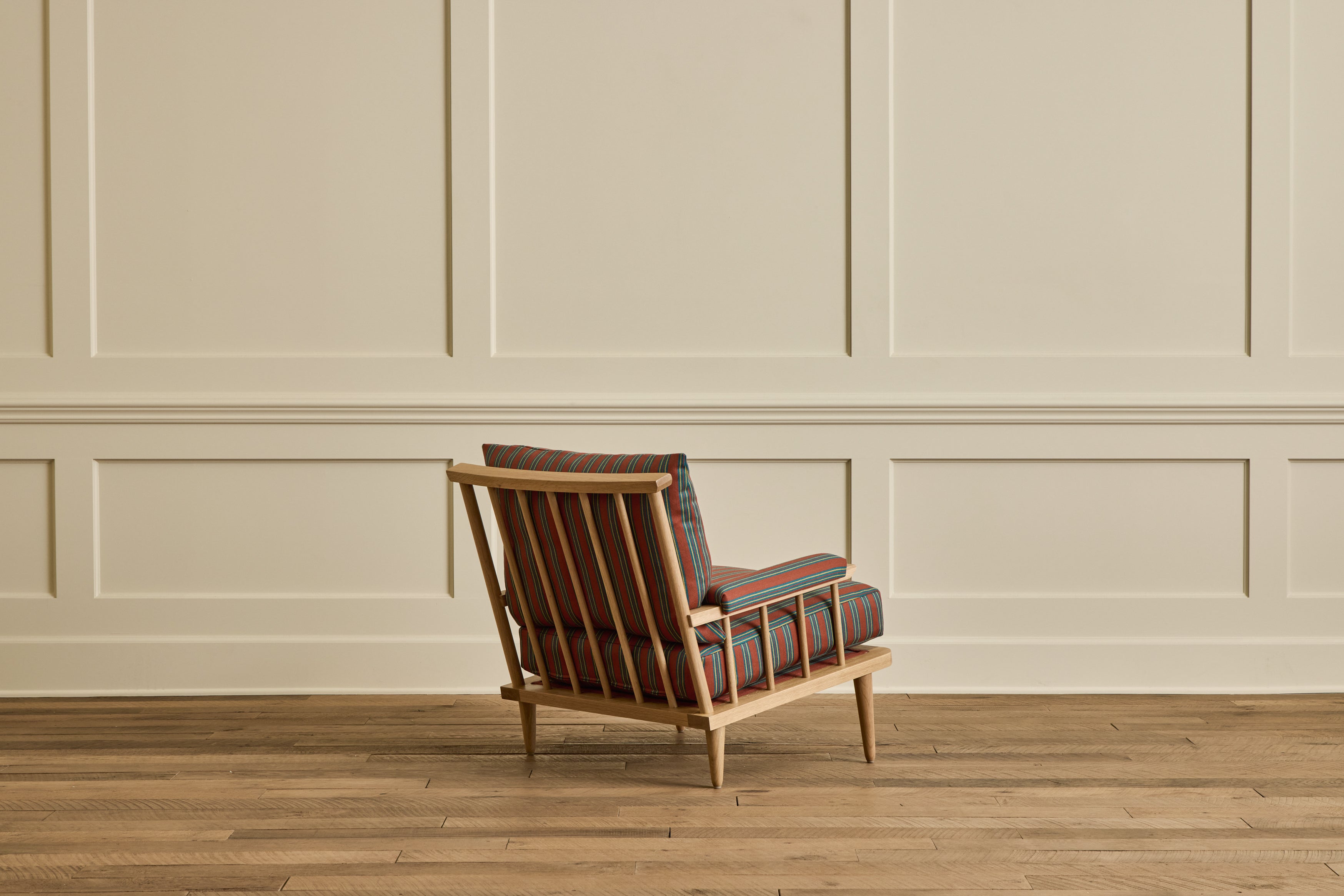 Spindle Back Viewing Chair