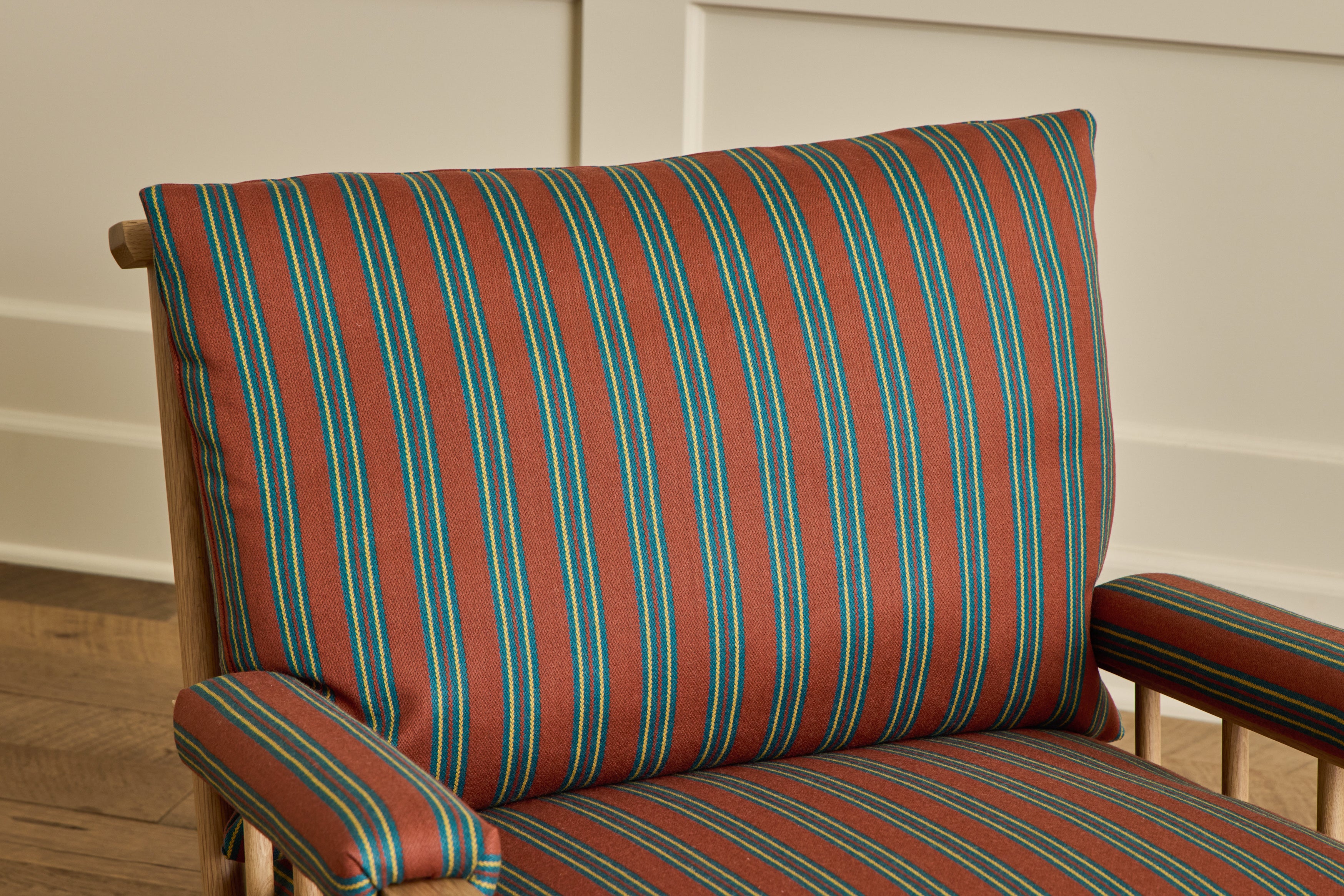 Spindle Back Viewing Chair