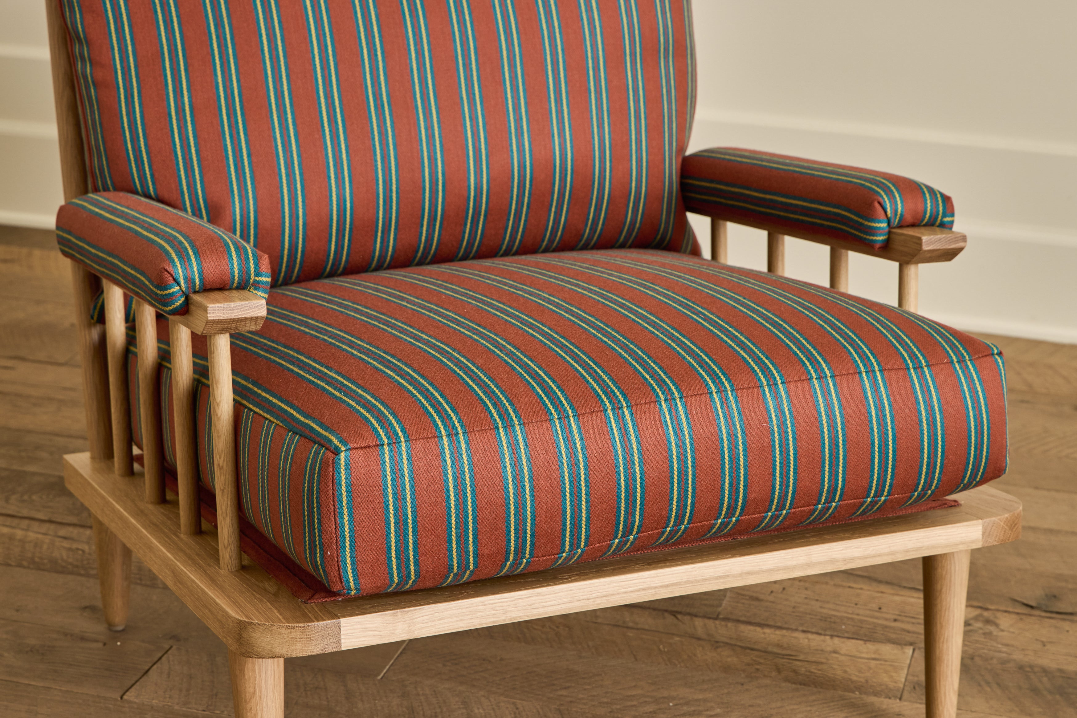 Spindle Back Viewing Chair