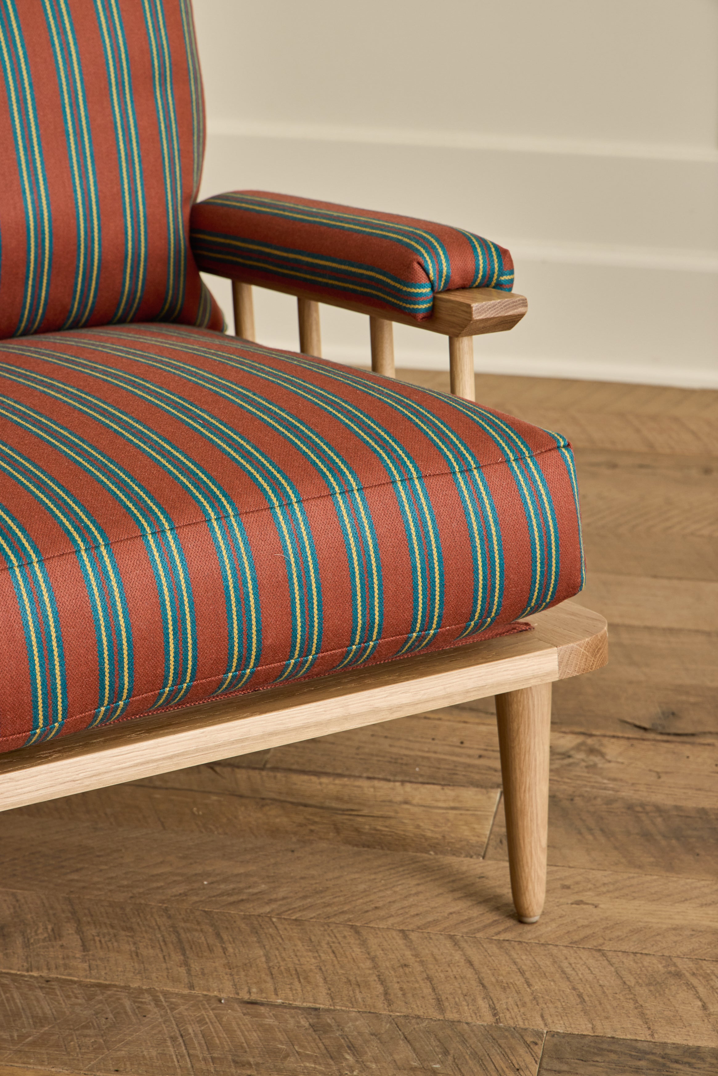 Spindle Back Viewing Chair
