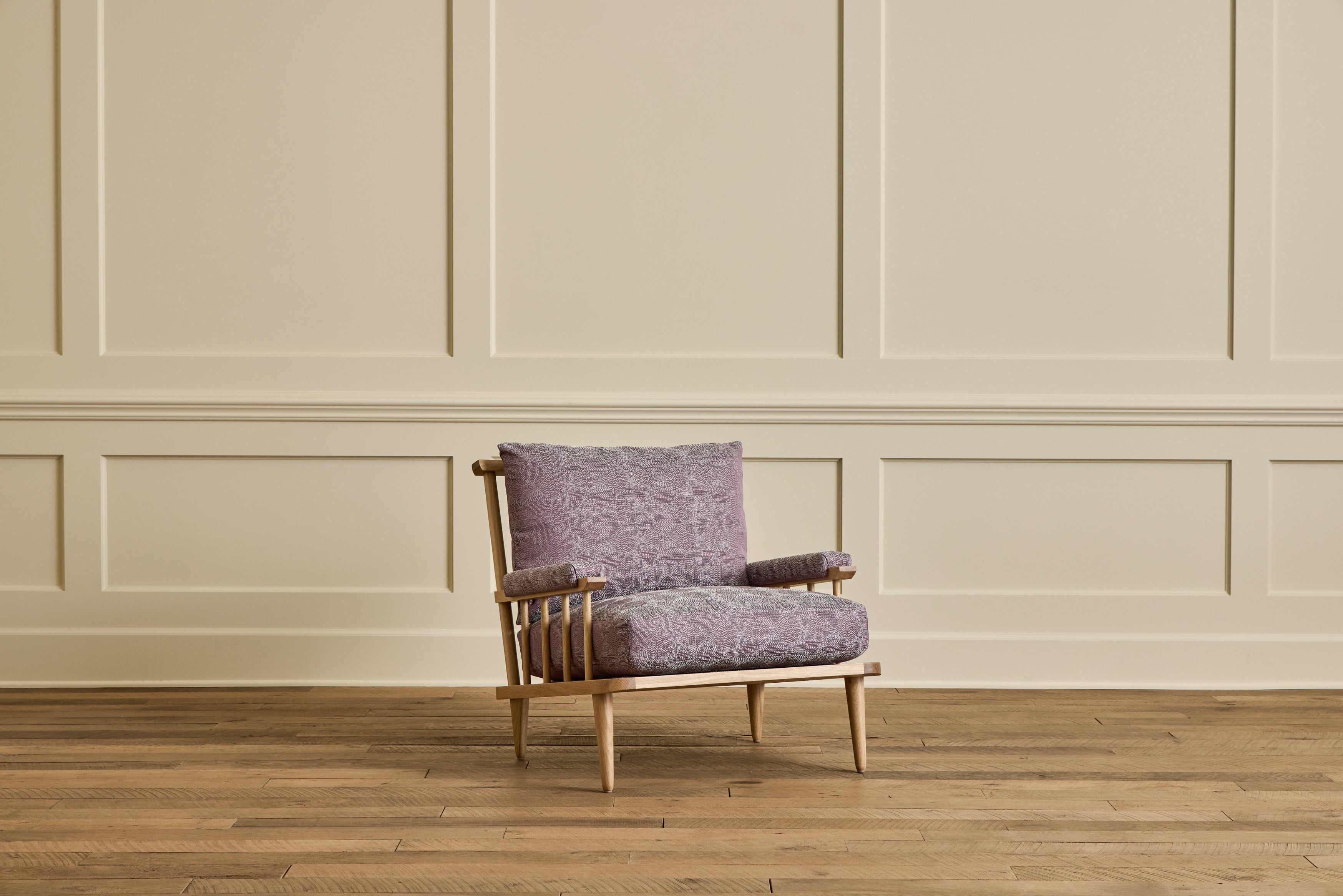 Spindle Back Viewing Chair