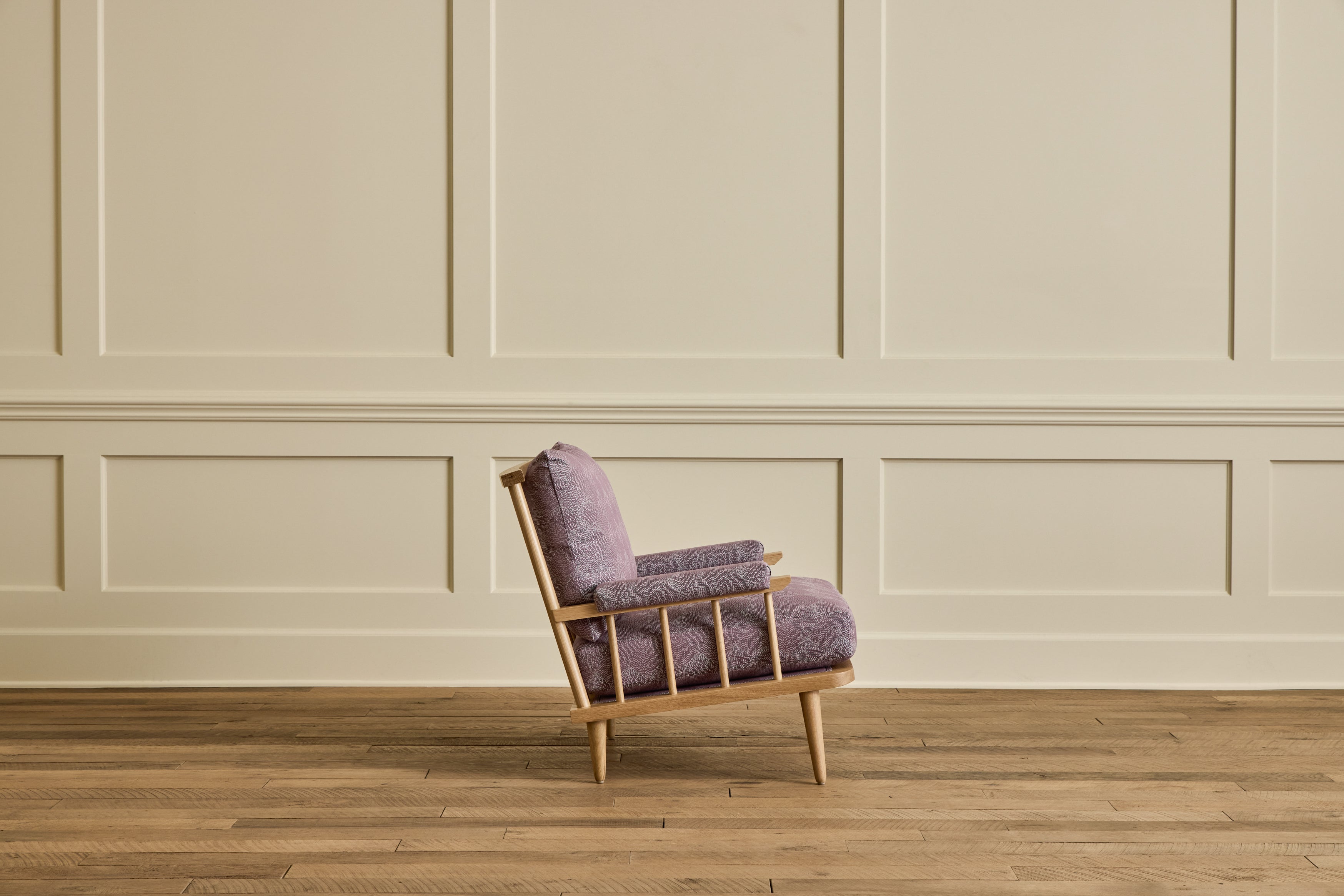 Spindle Back Viewing Chair