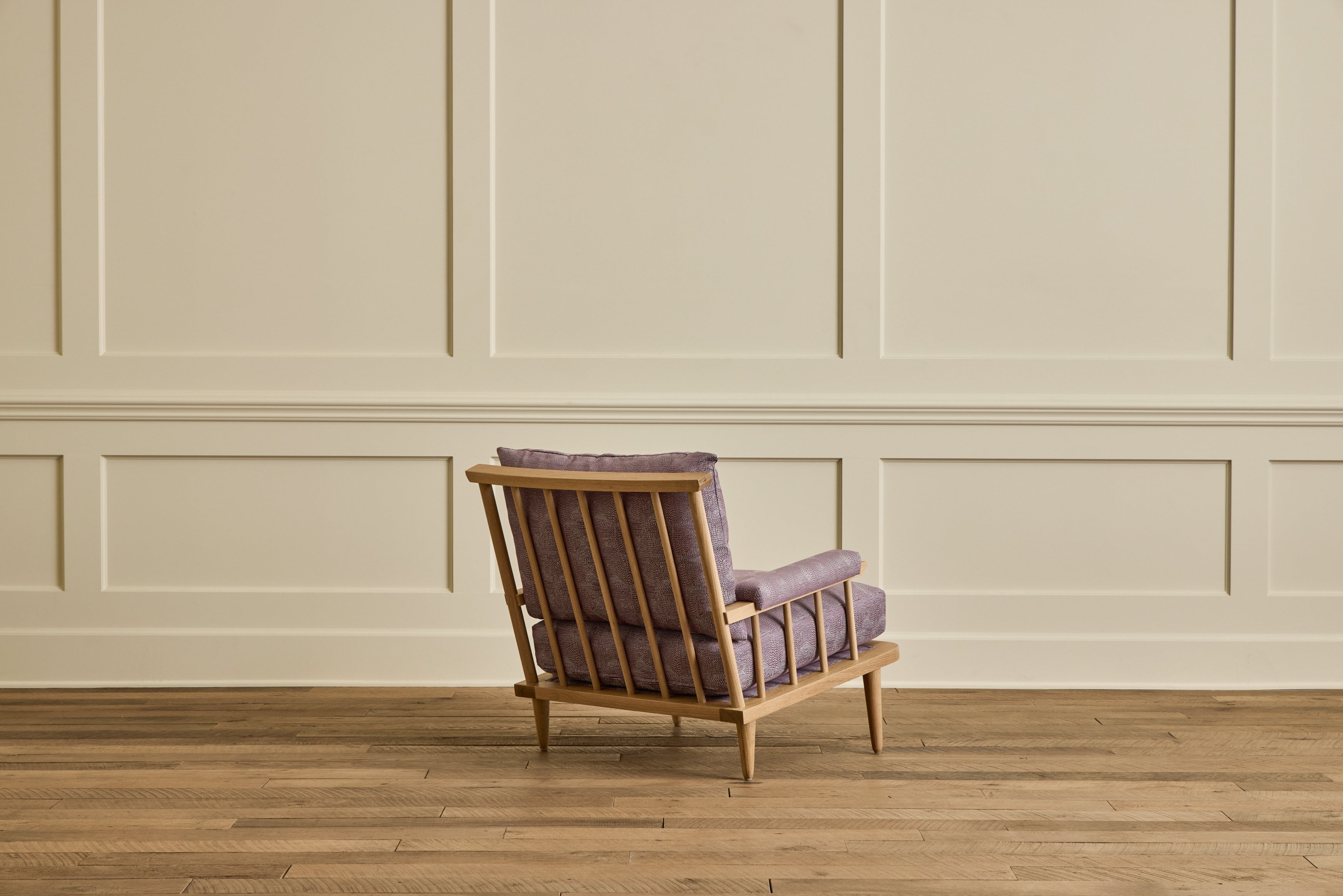 Spindle Back Viewing Chair
