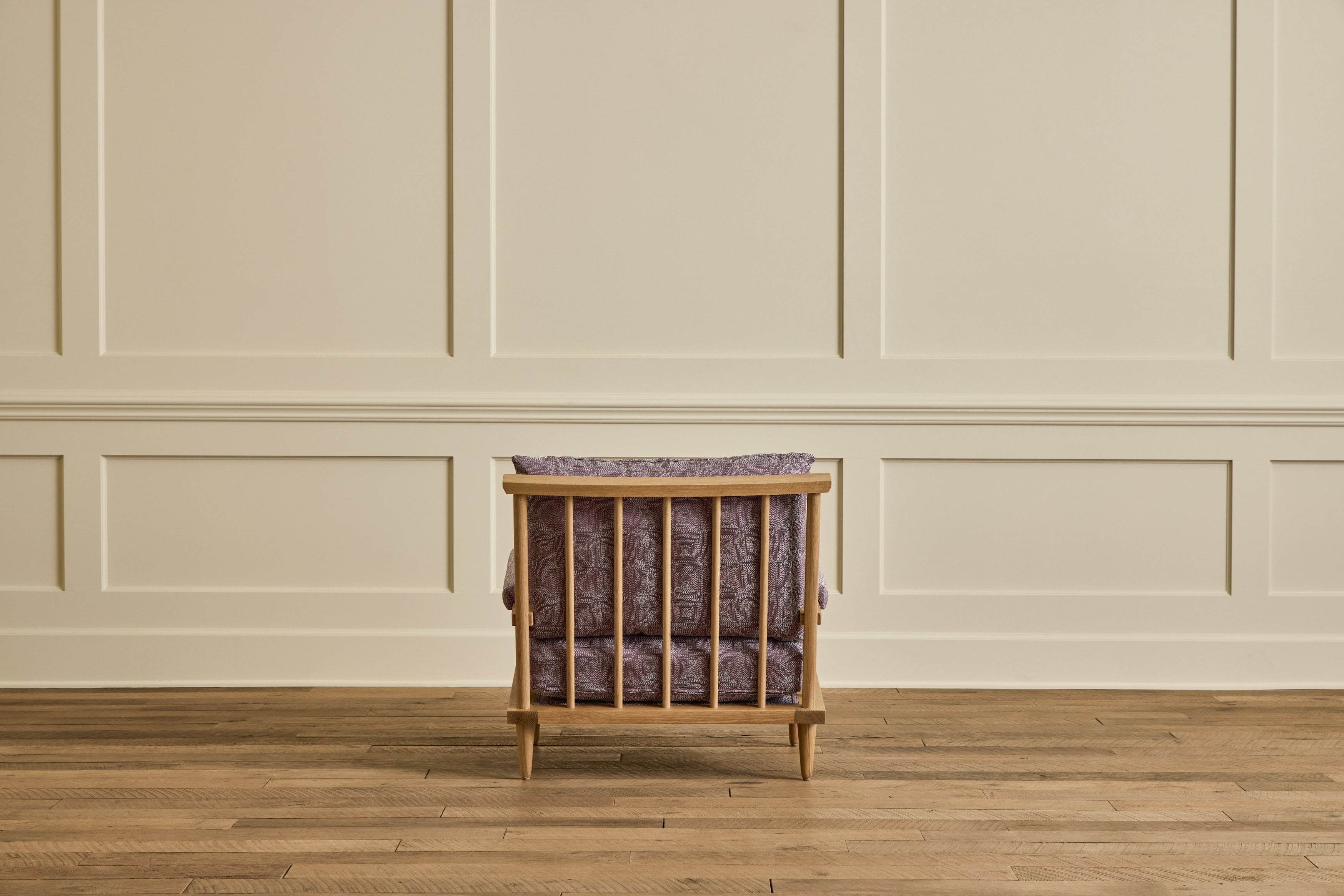 Spindle Back Viewing Chair
