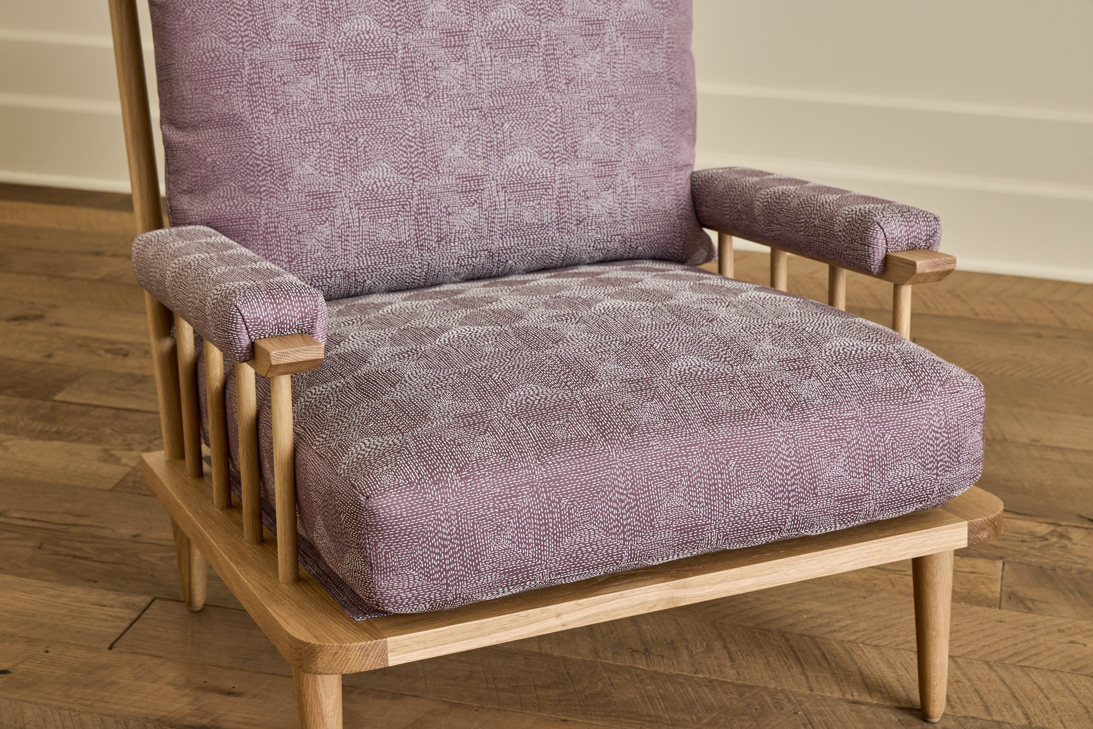 Spindle Back Viewing Chair