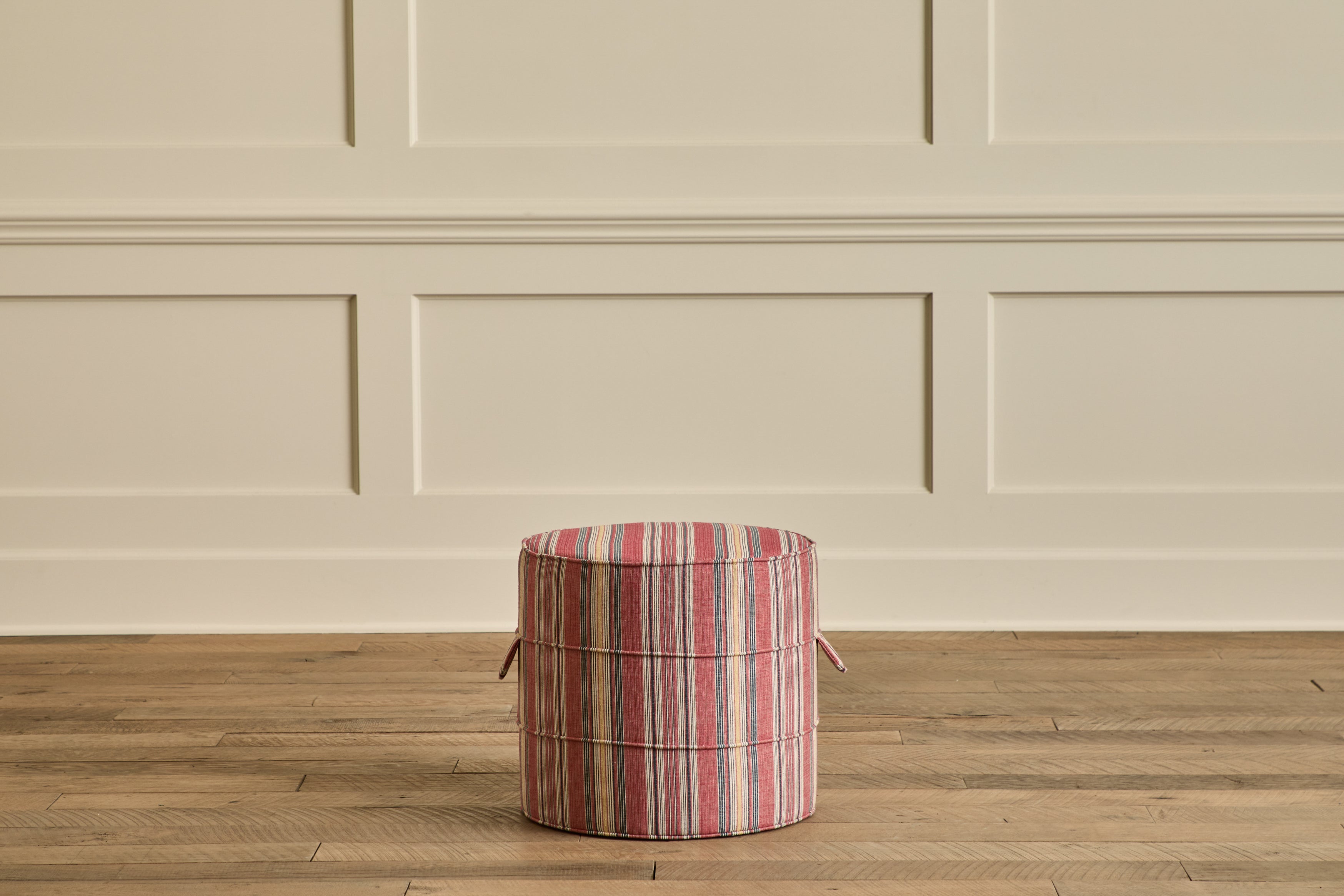 Round Hassock, Quick Ship