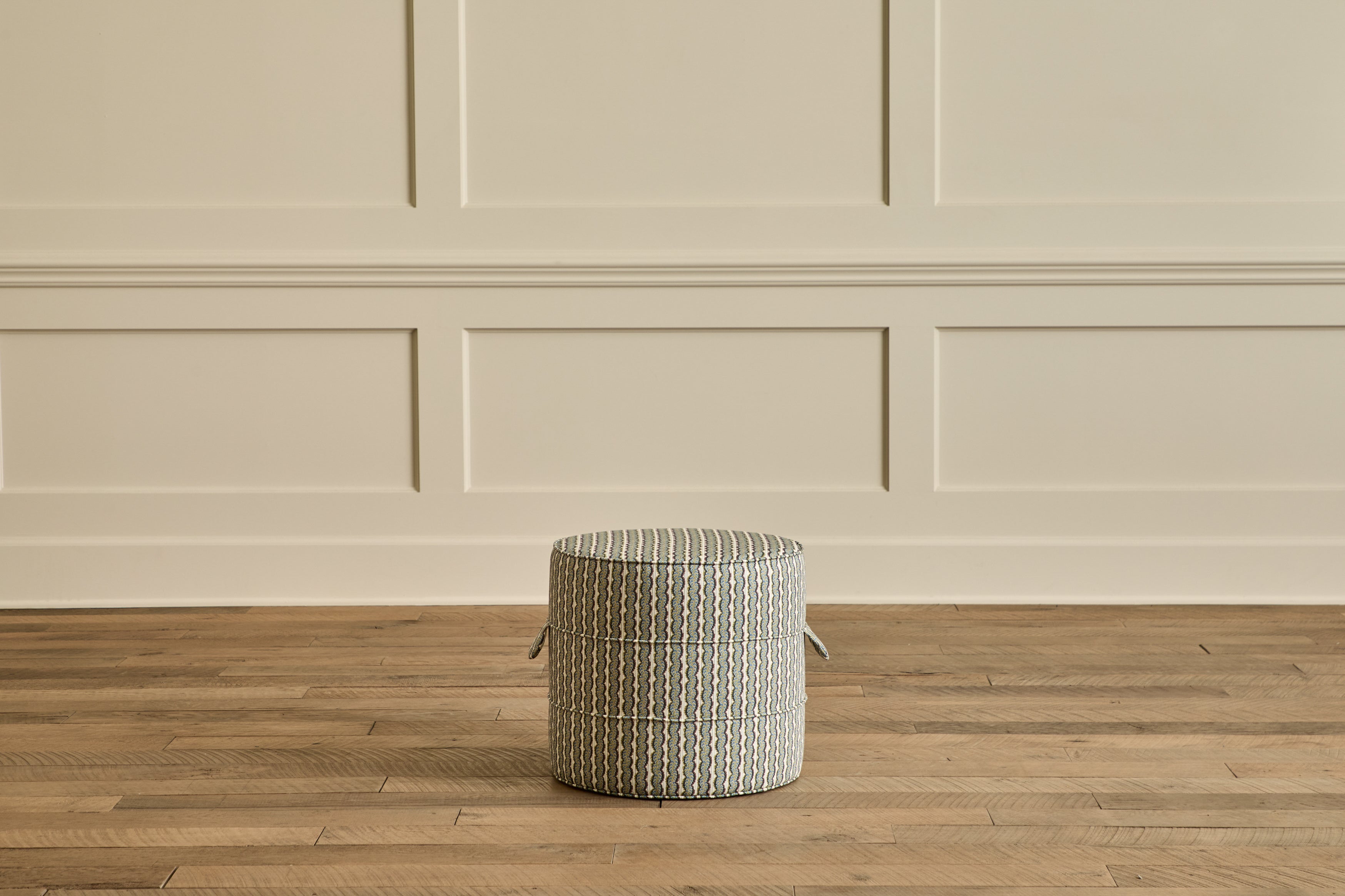 Round Hassock, Quick Ship