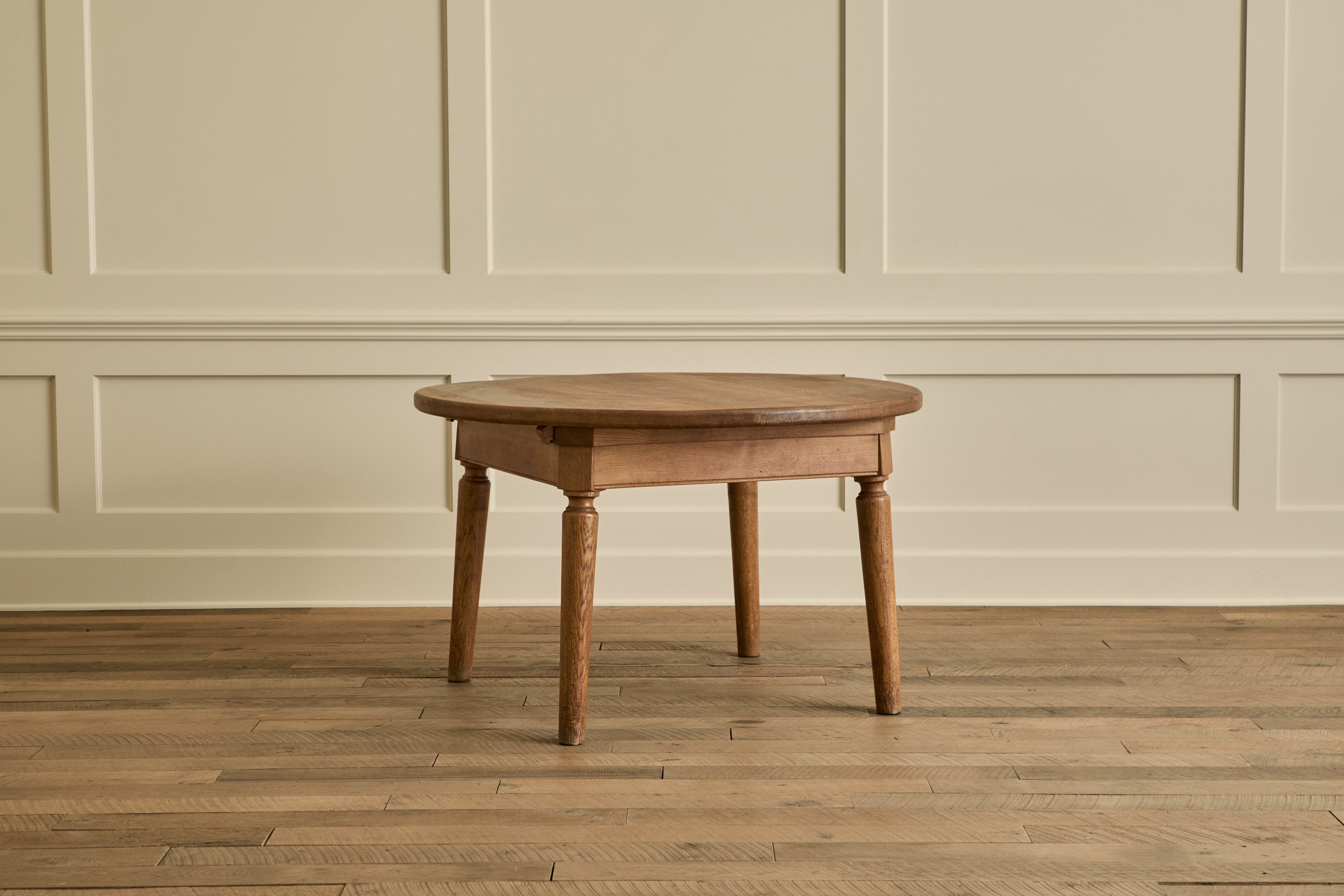 Round Oak Wood Extension Table