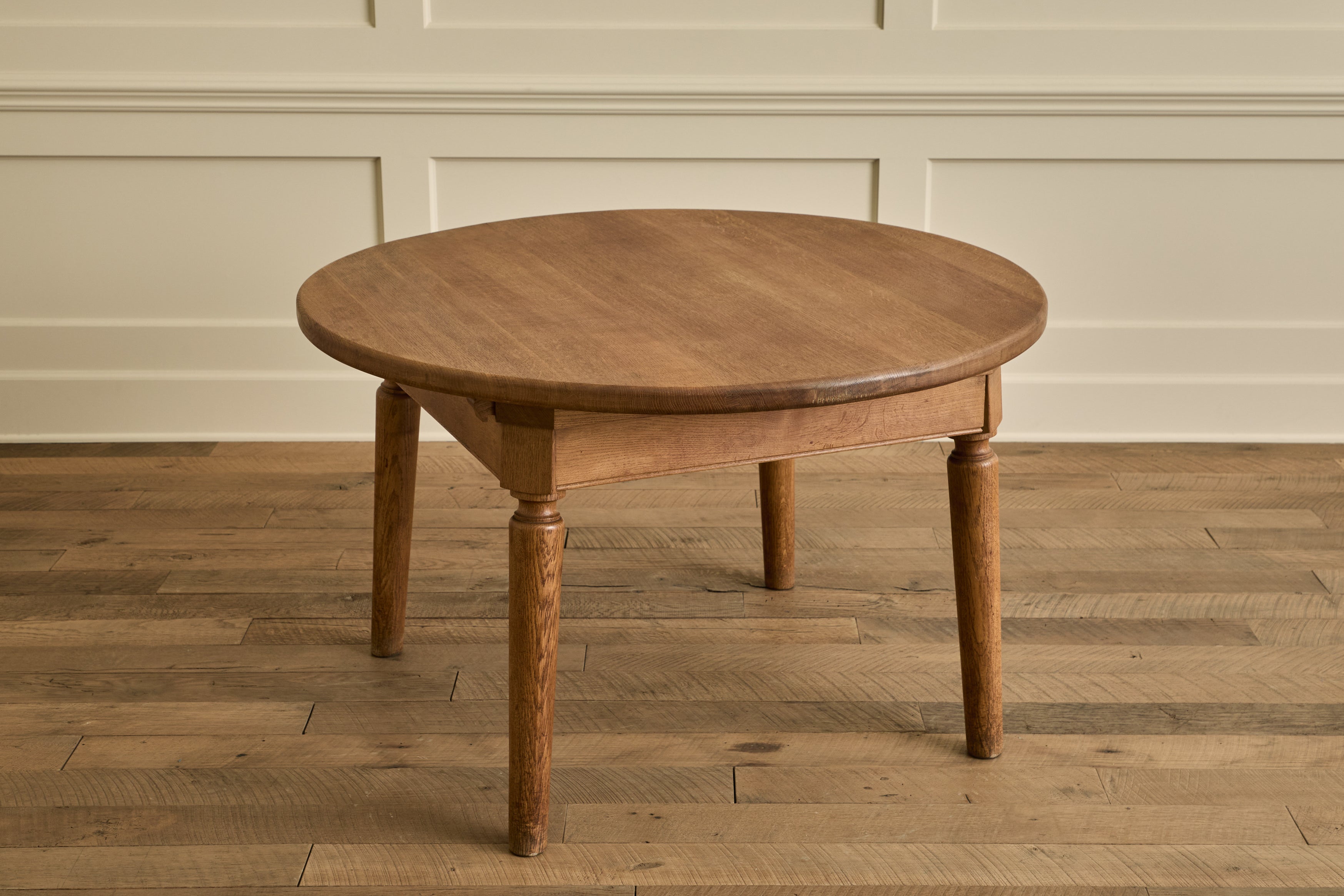 Round Oak Wood Extension Table