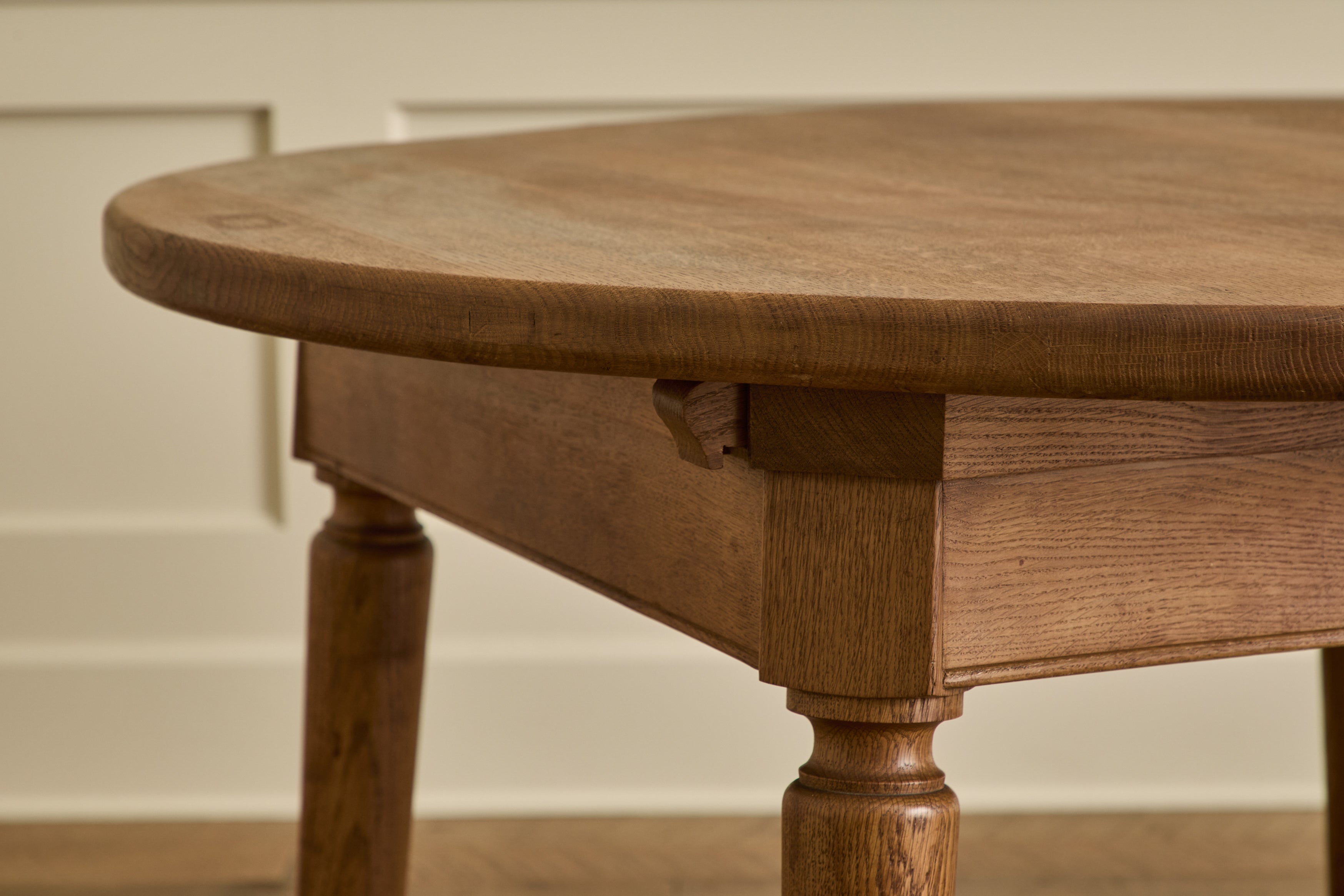 Round Oak Wood Extension Table