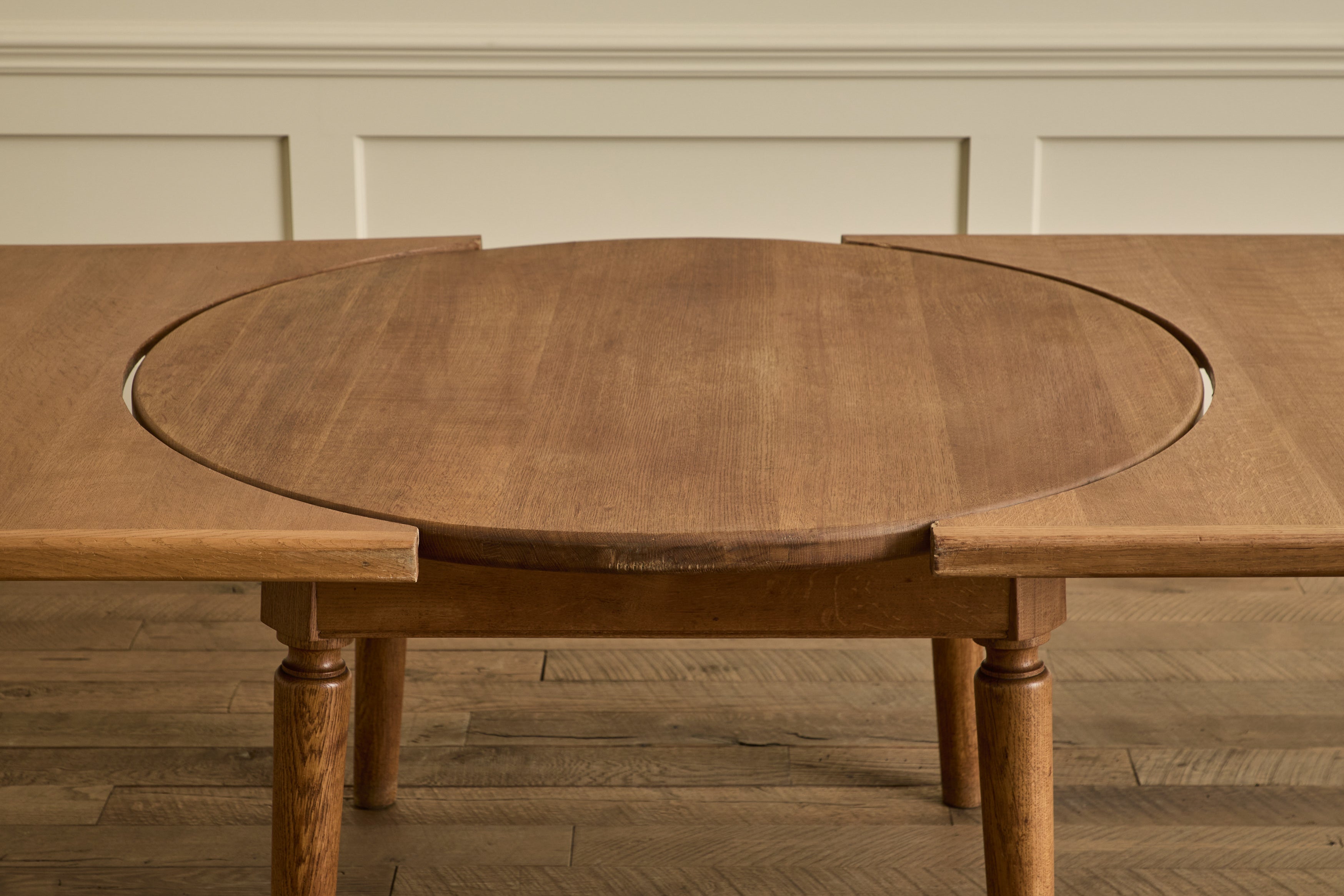Round Oak Wood Extension Table