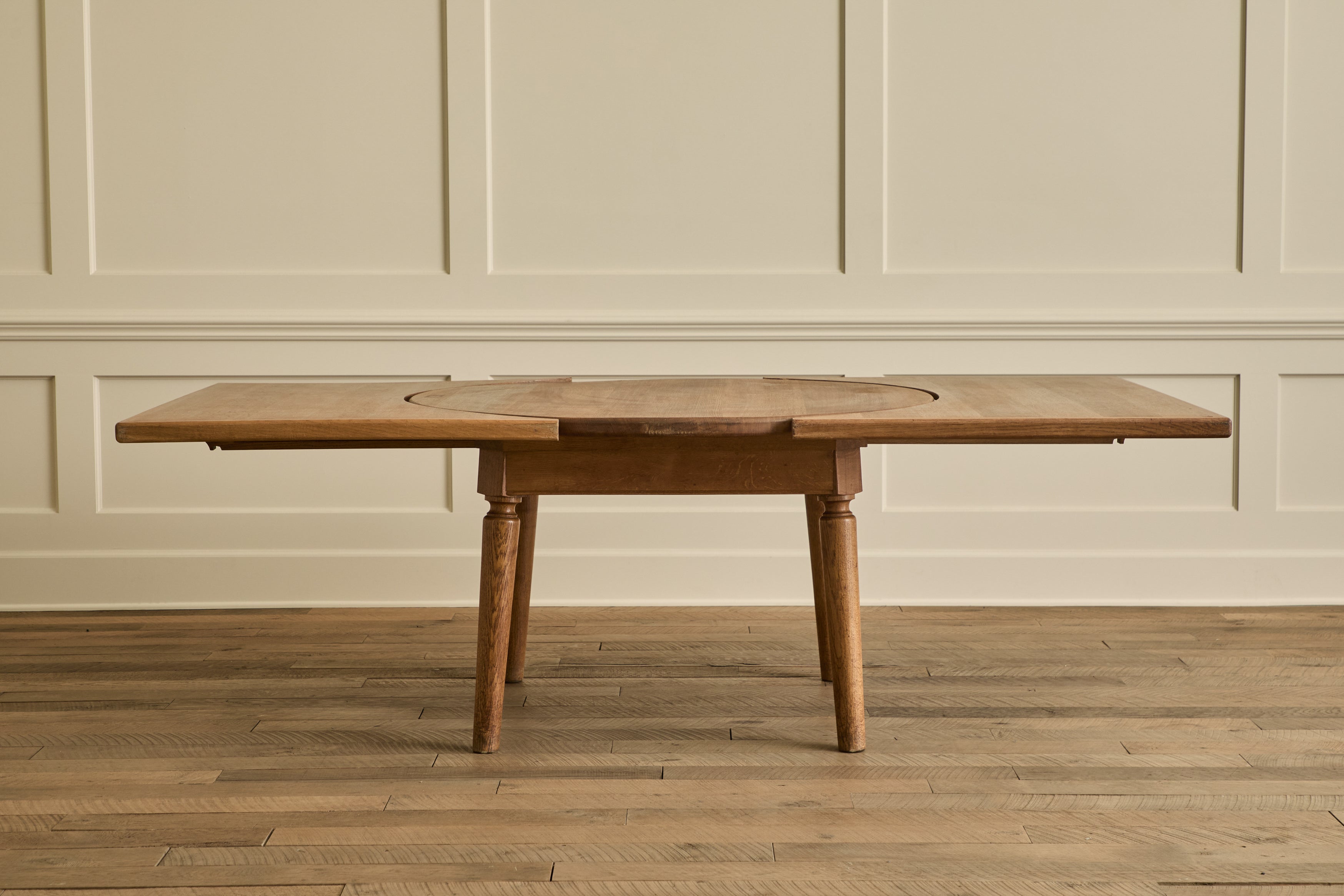 Round Oak Wood Extension Table