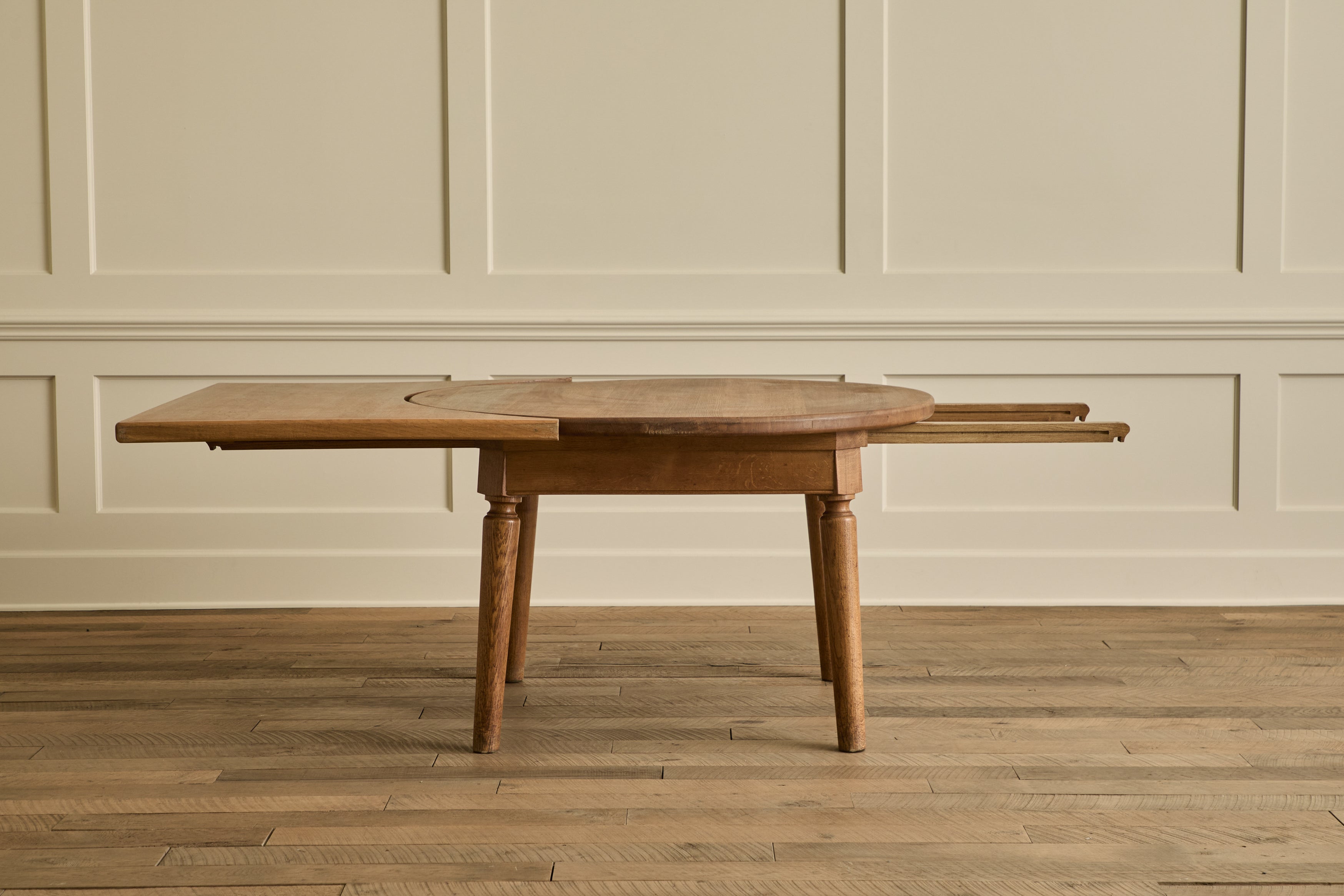 Round Oak Wood Extension Table