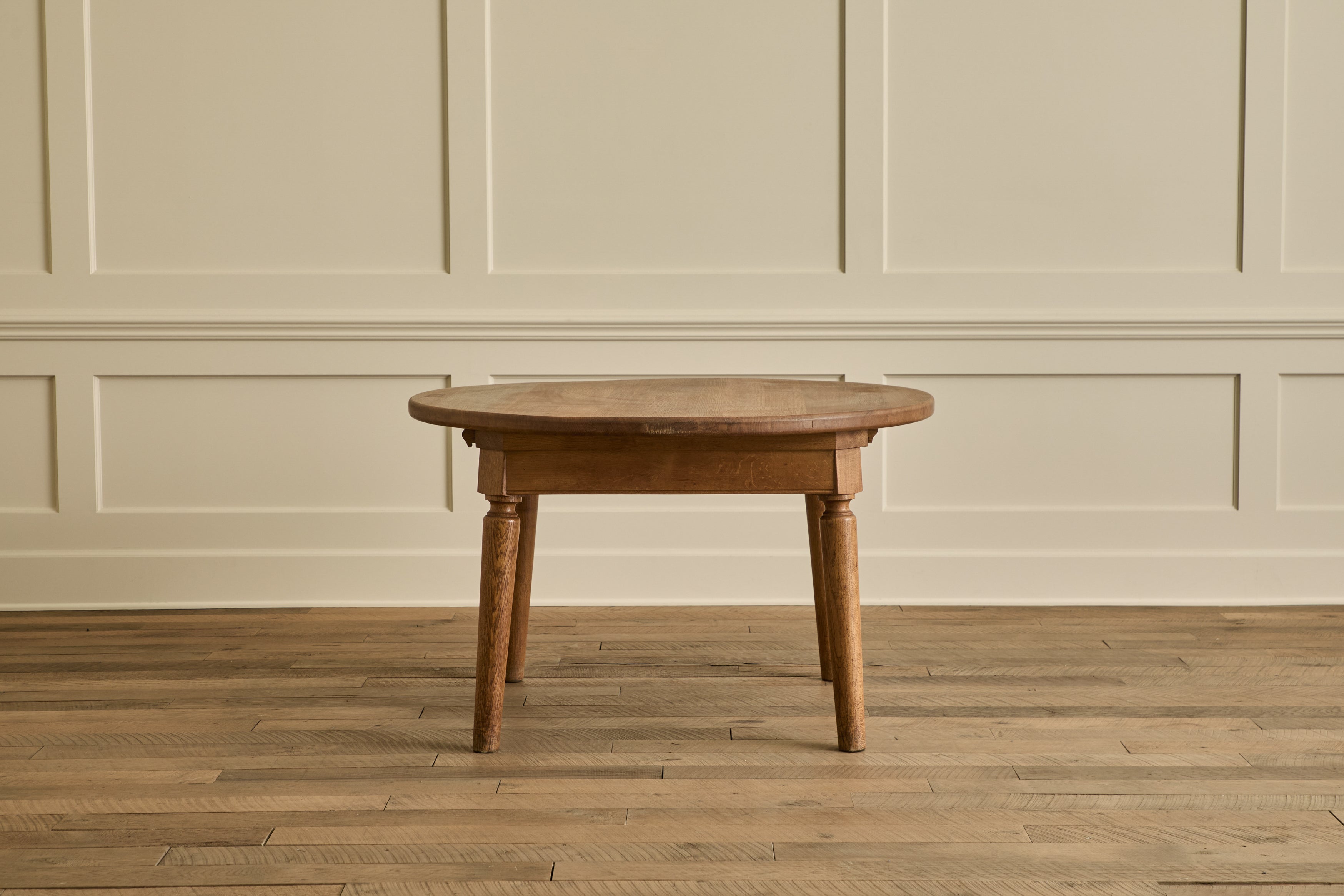 Round Oak Wood Extension Table