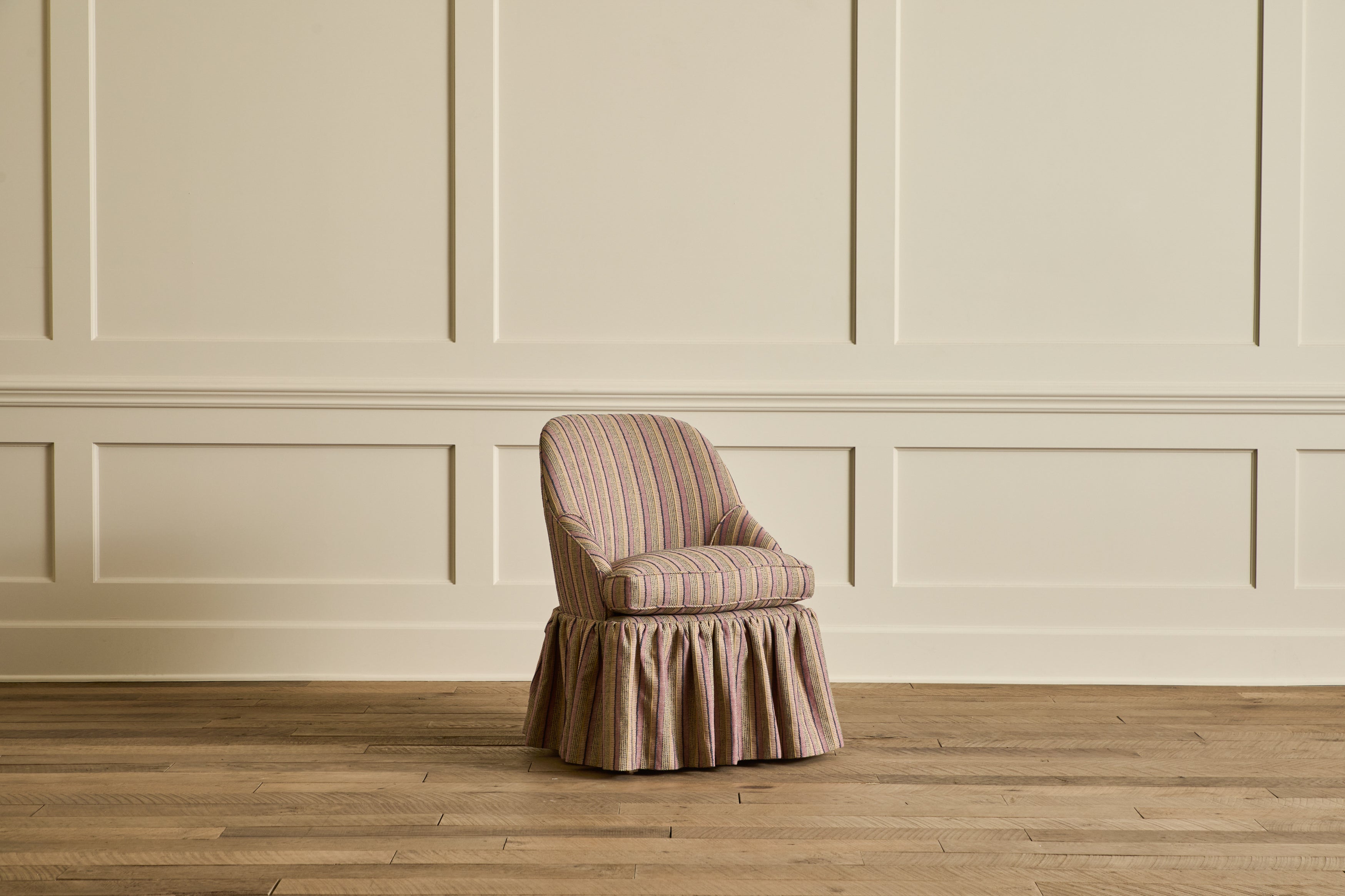 Skirted Cove Chair