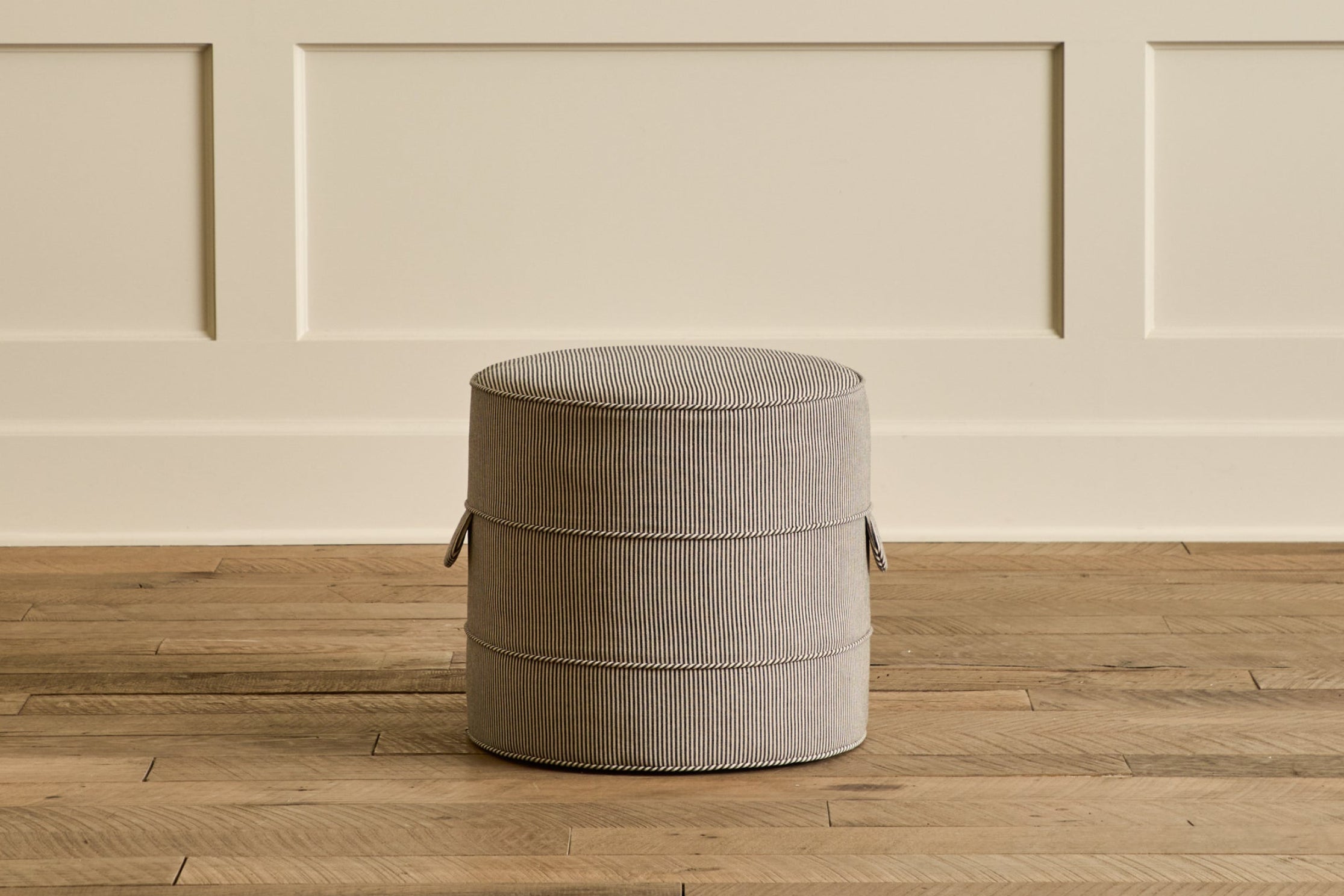 Round Hassock, Quick Ship