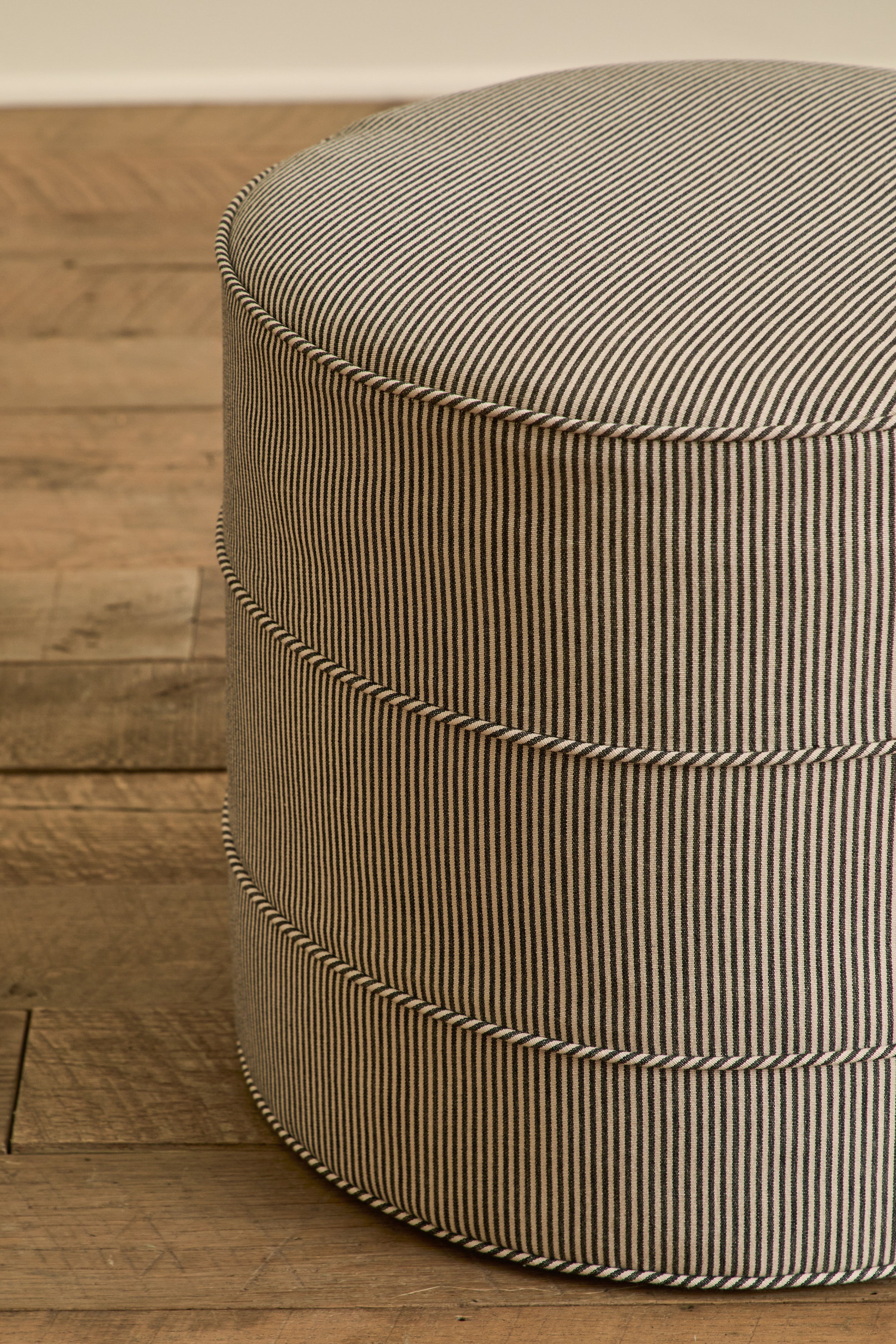 Round Hassock, Quick Ship