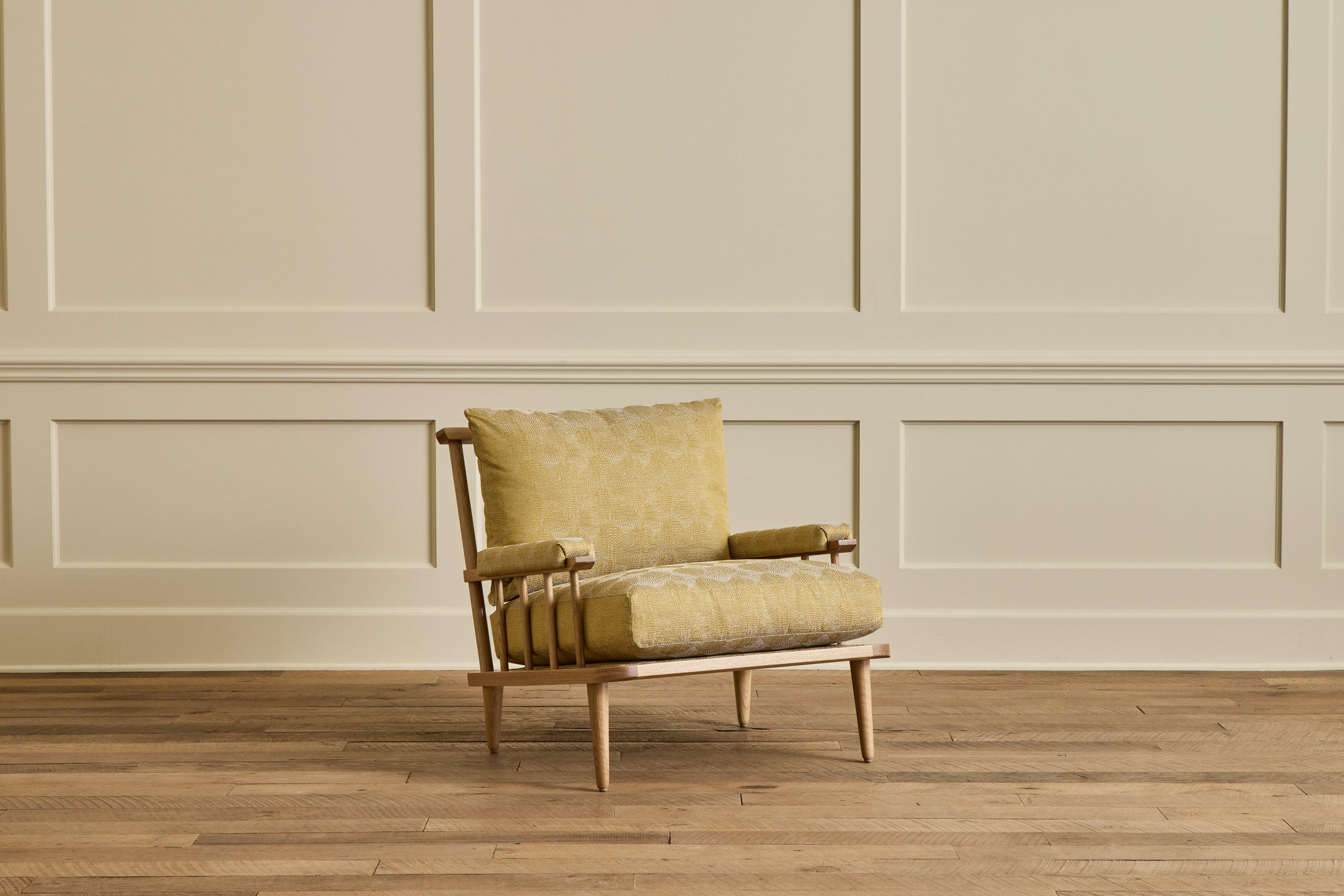 Spindle Back Viewing Chair