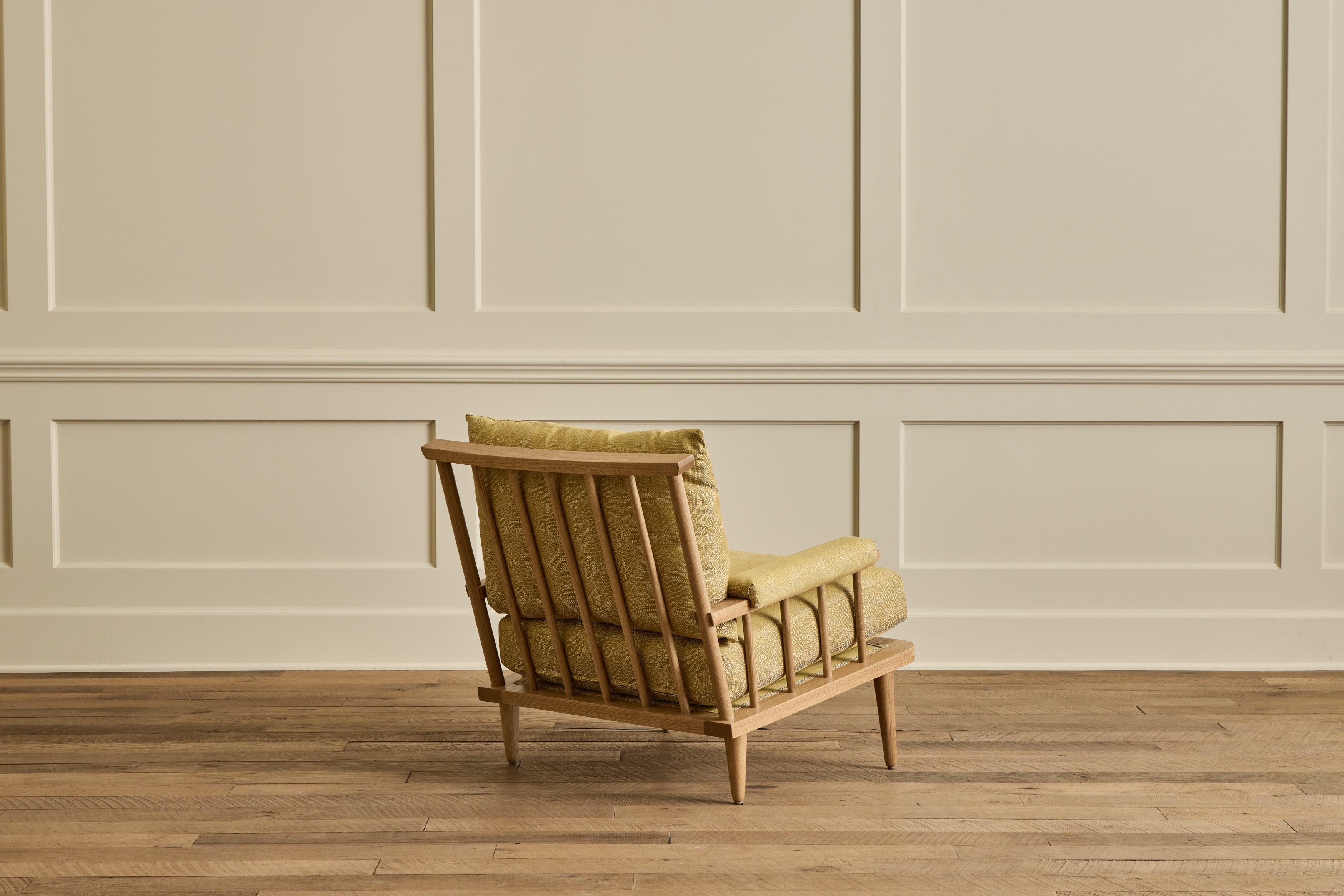 Spindle Back Viewing Chair