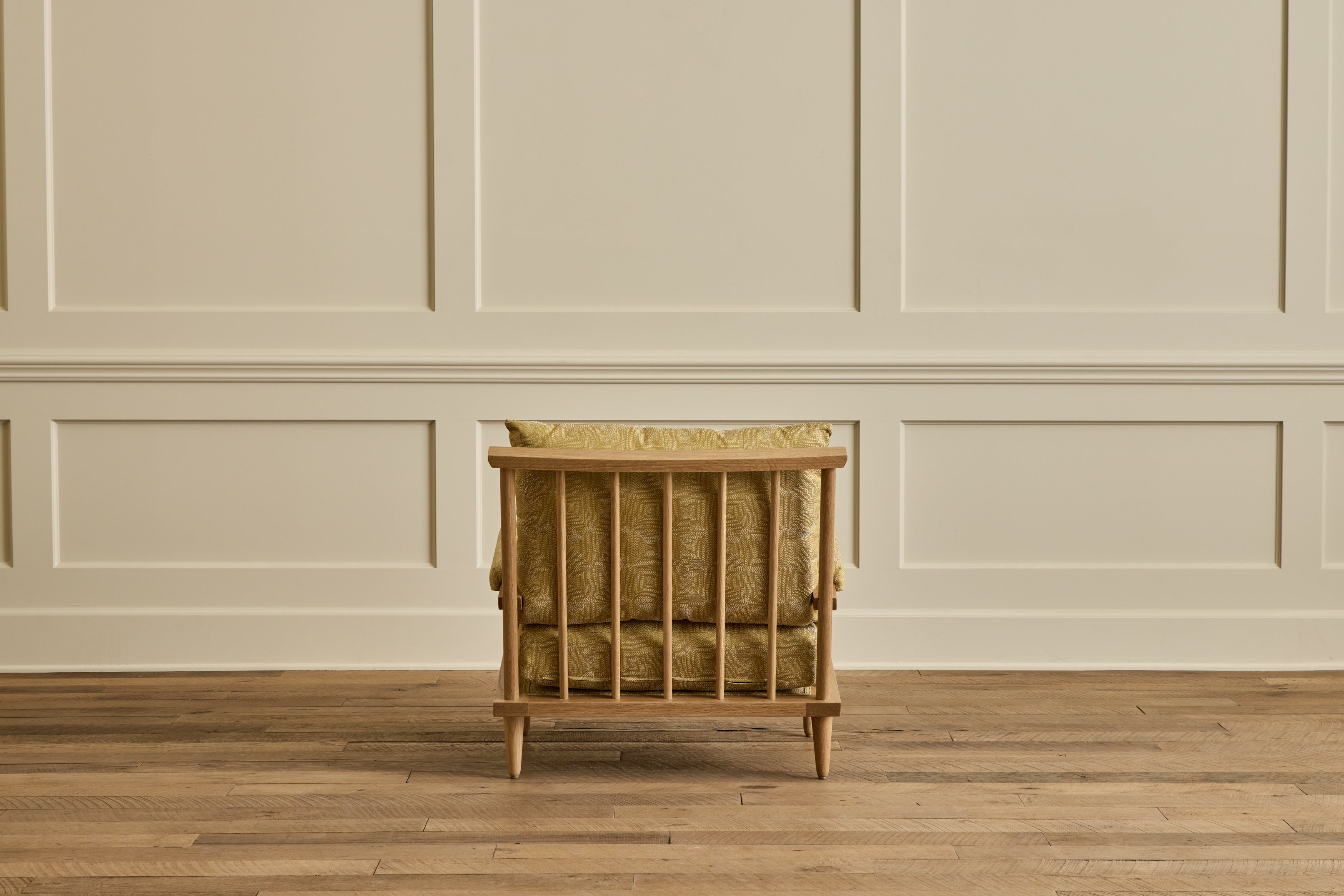 Spindle Back Viewing Chair