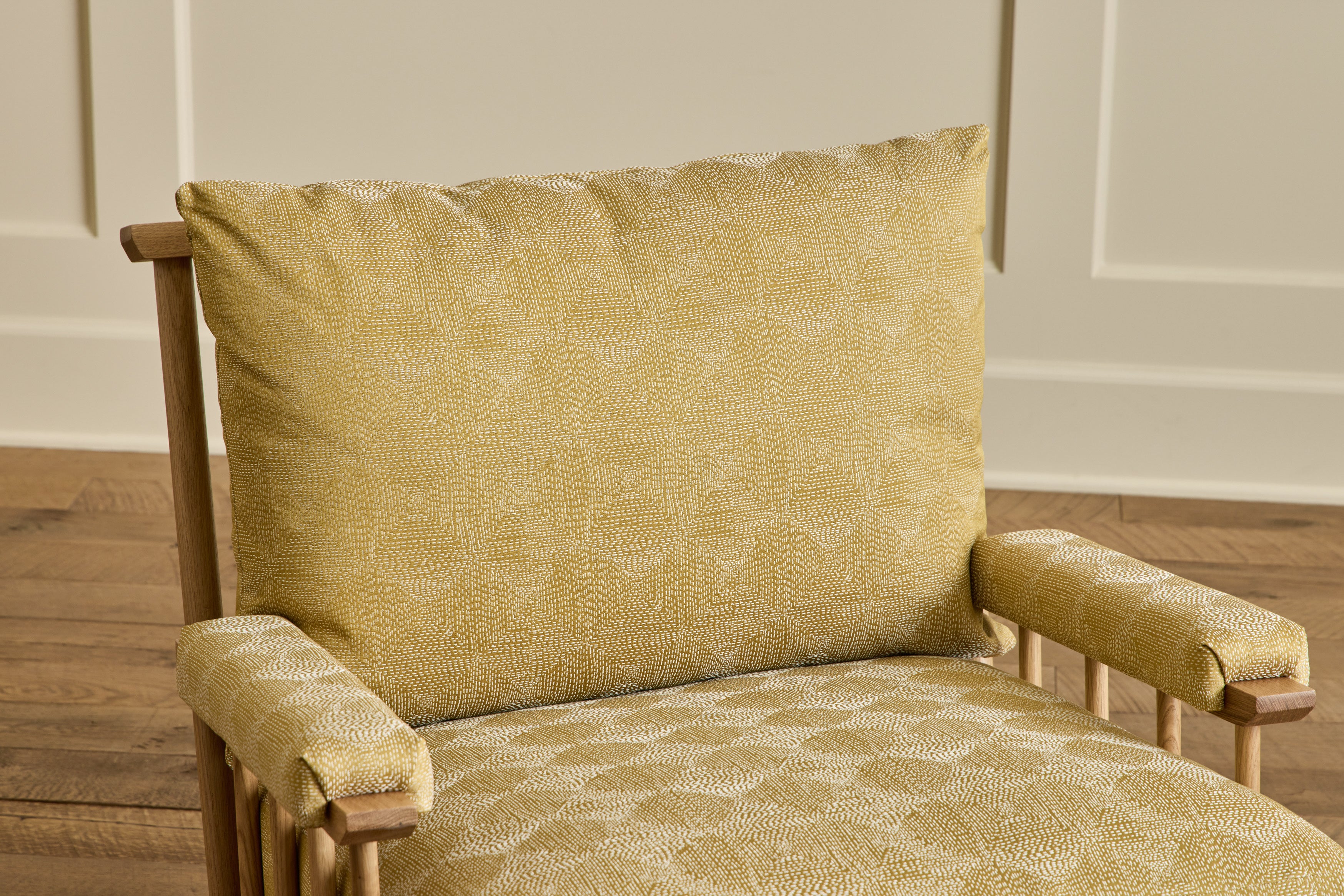 Spindle Back Viewing Chair