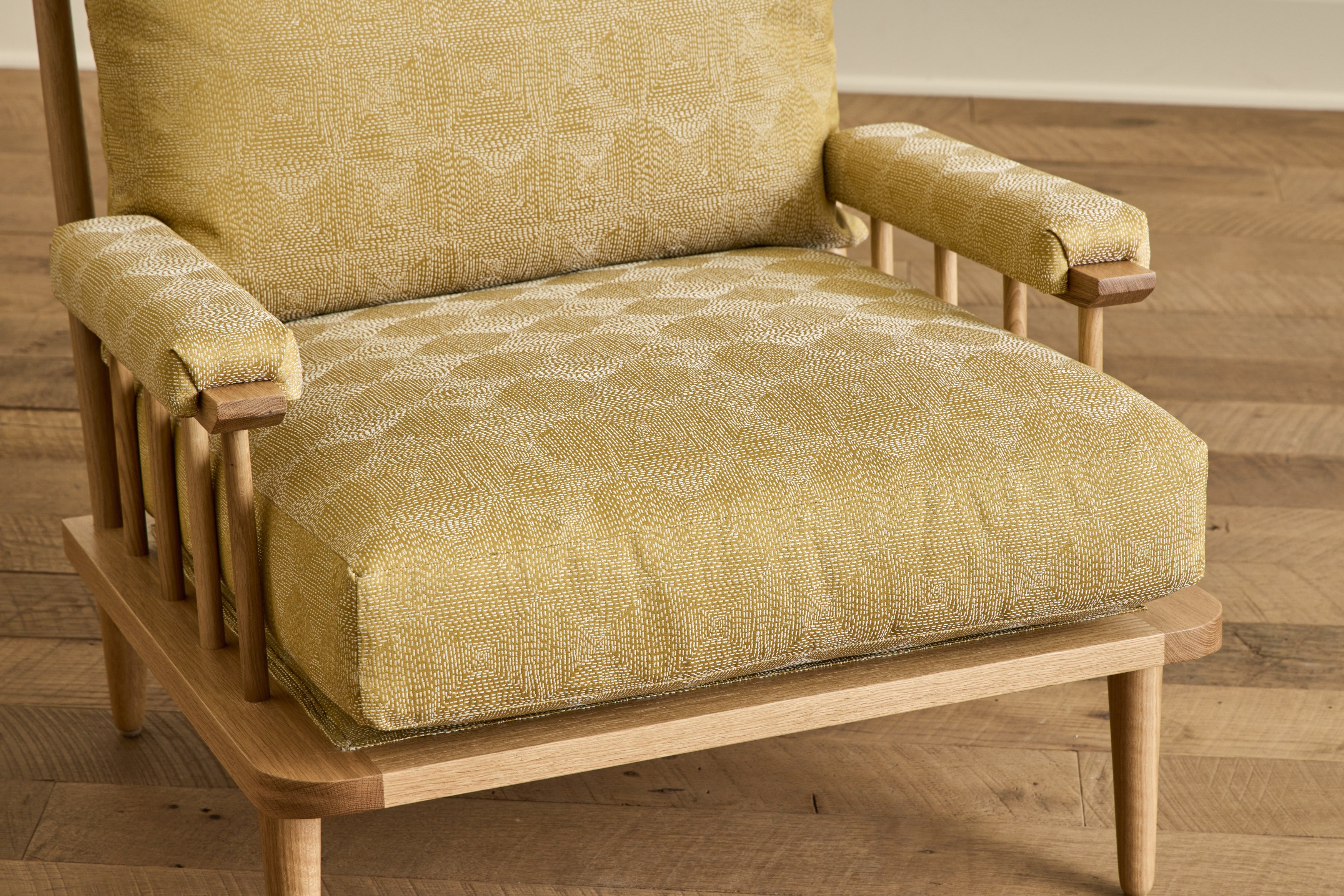 Spindle Back Viewing Chair