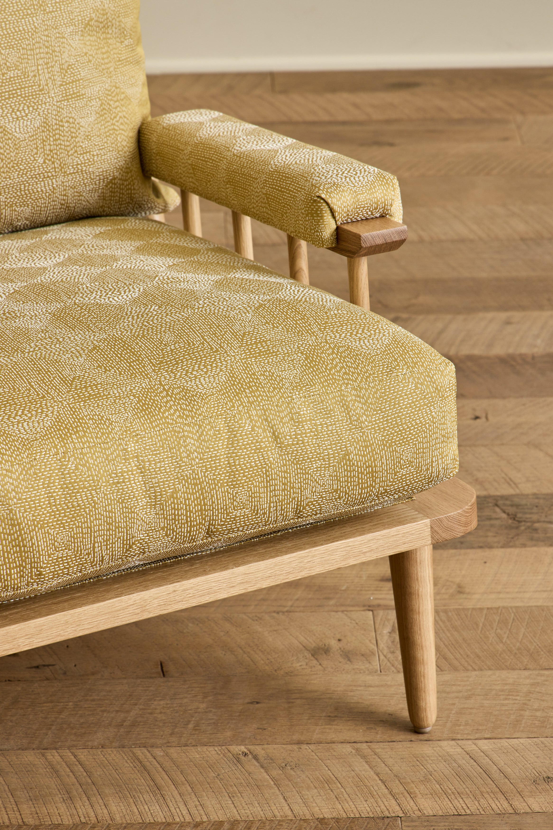 Spindle Back Viewing Chair