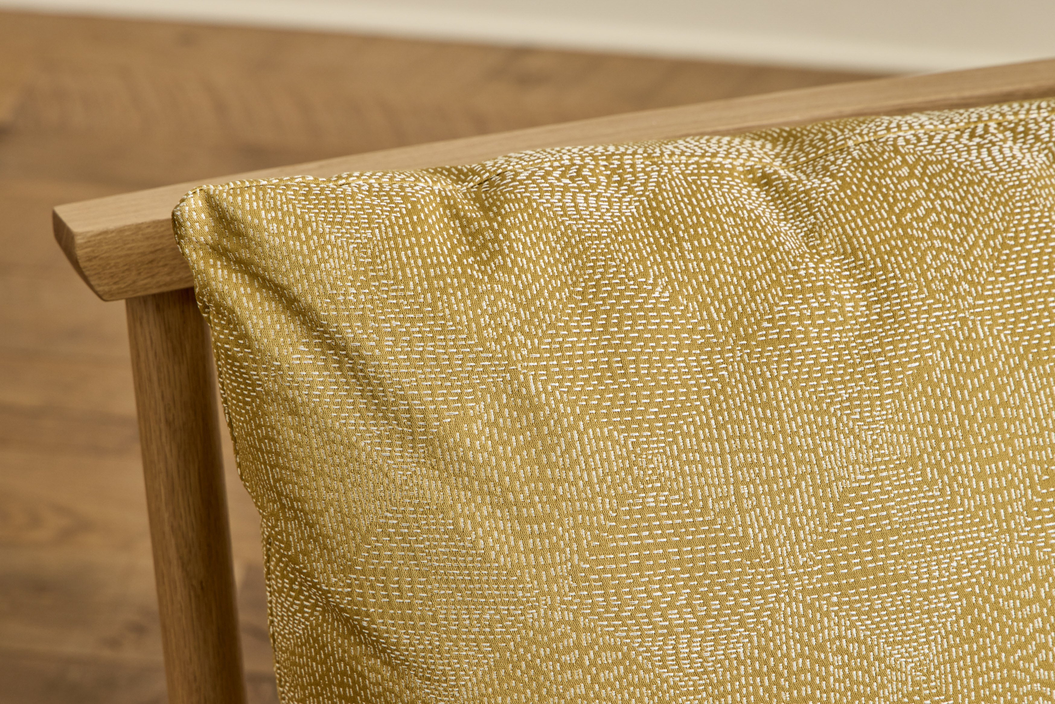 Spindle Back Viewing Chair