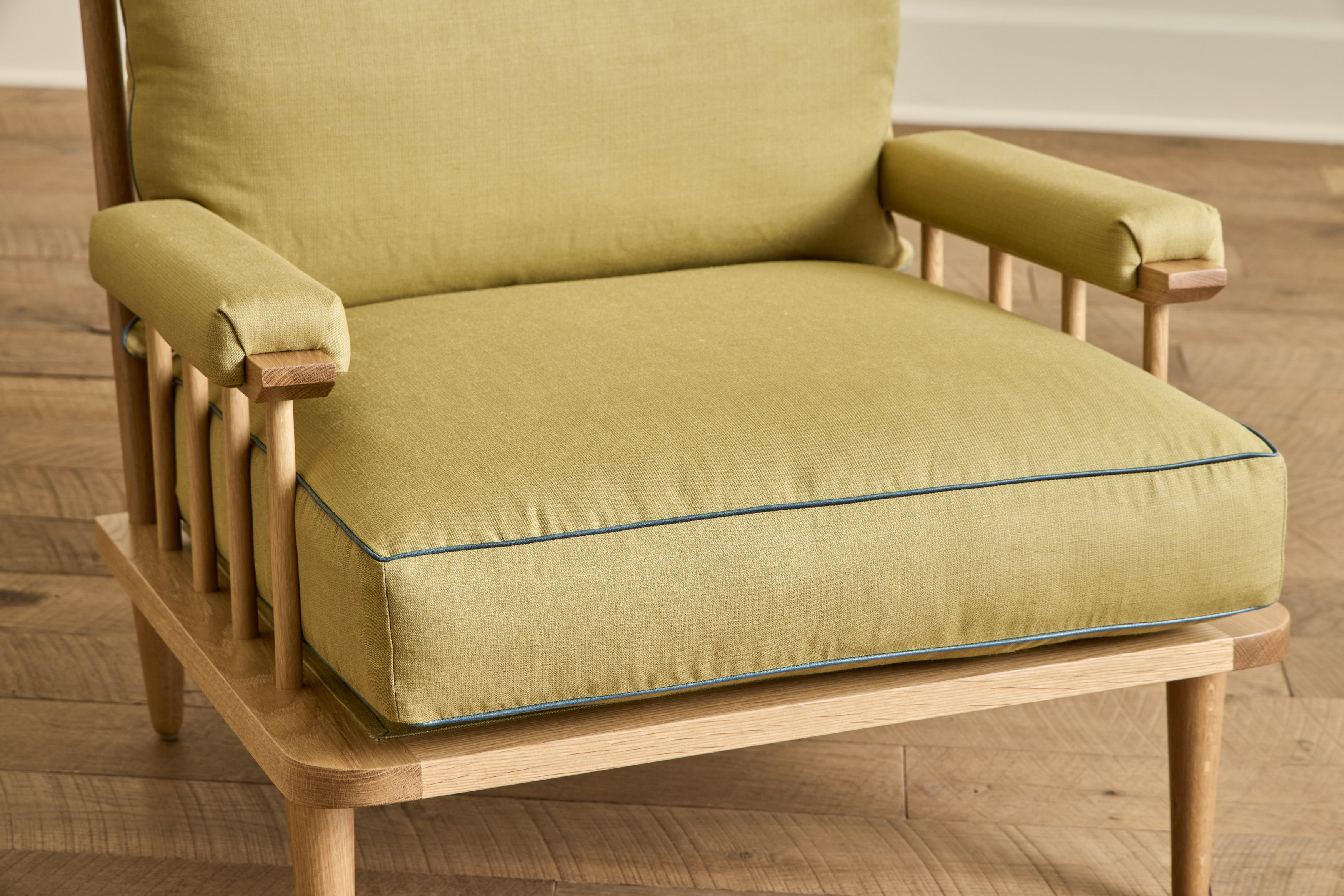 Spindle Back Viewing Chair