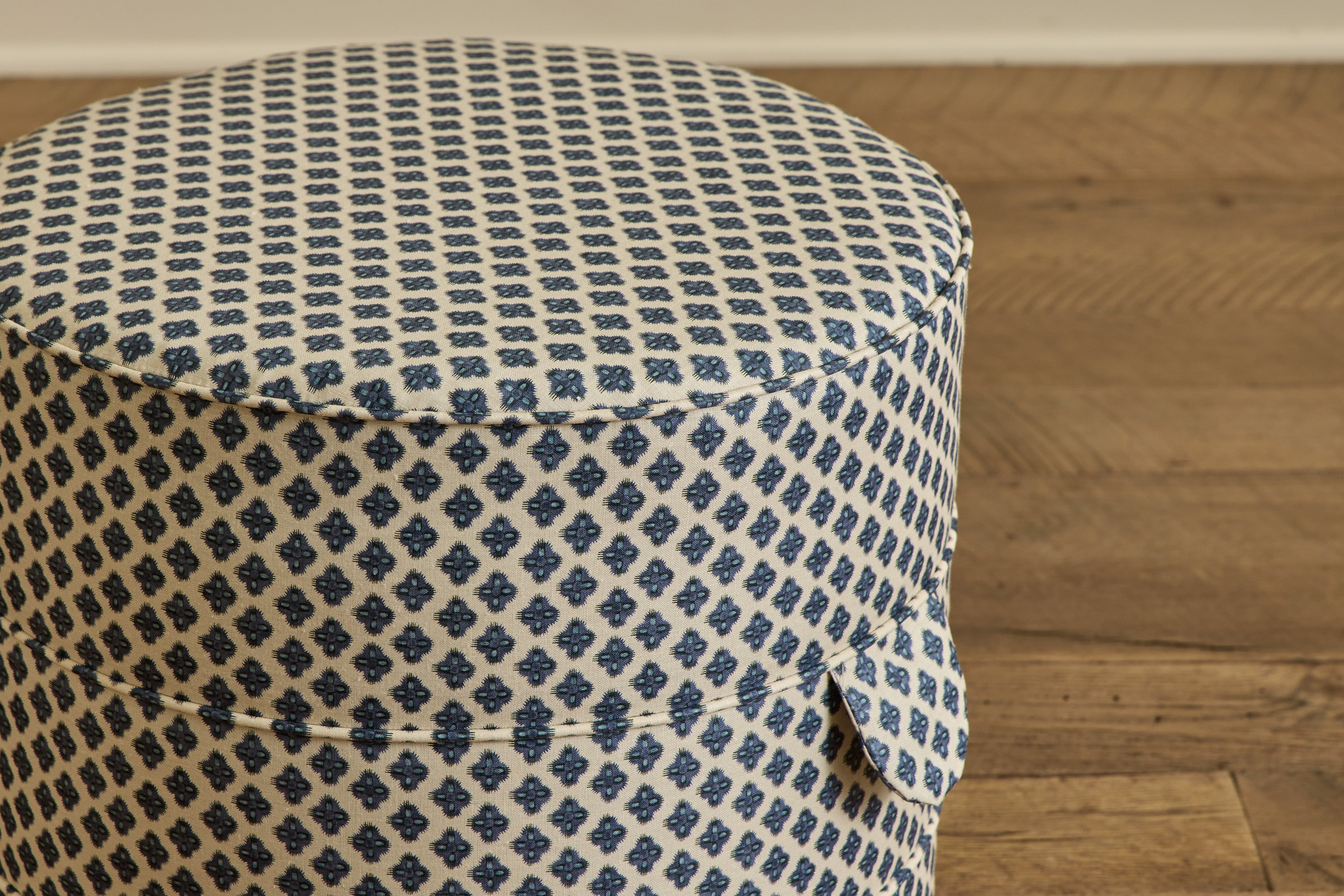 Round Hassock, Quick Ship