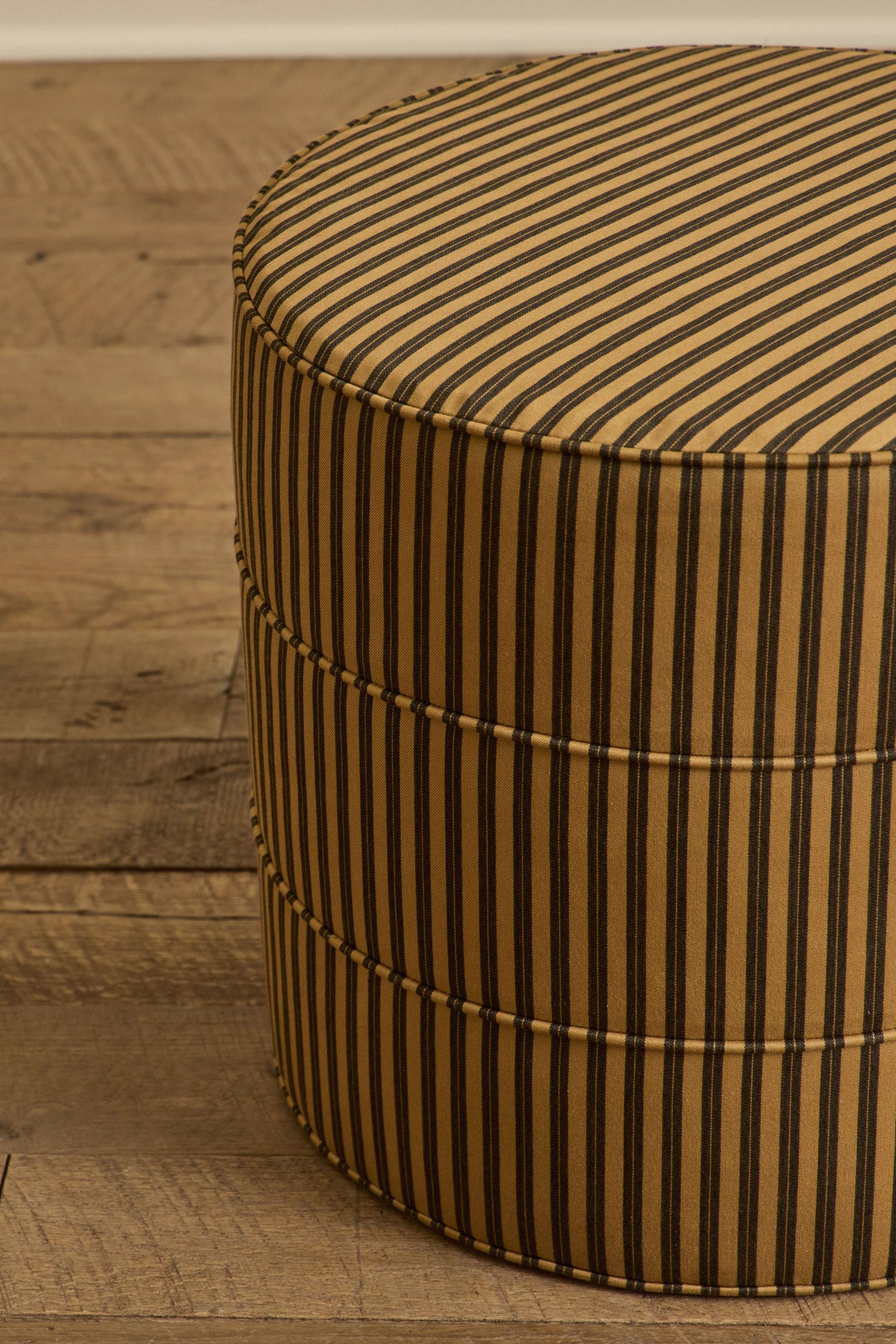 Round Hassock, Quick Ship