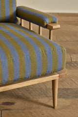 Spindle Viewing Chair