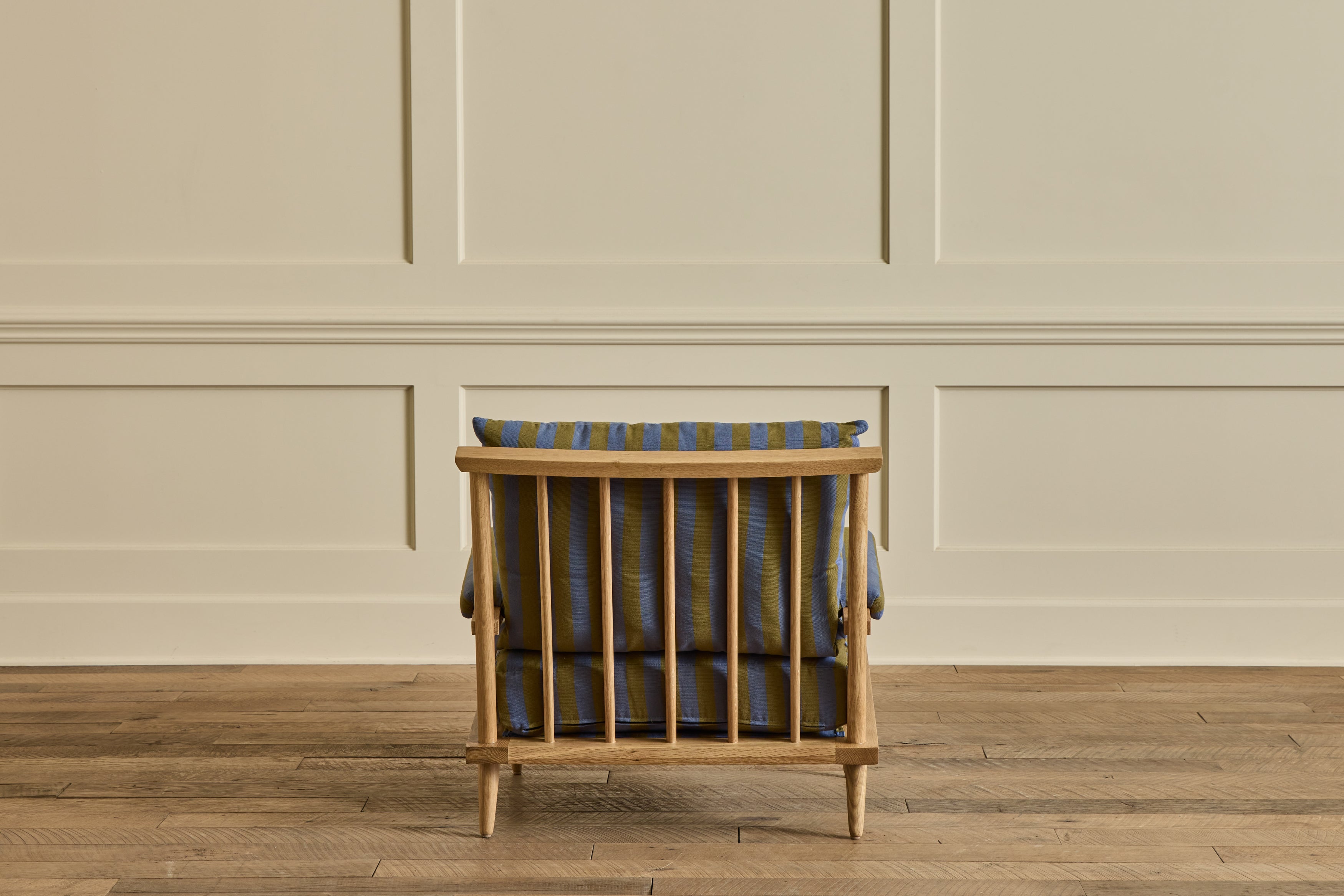 Spindle Viewing Chair