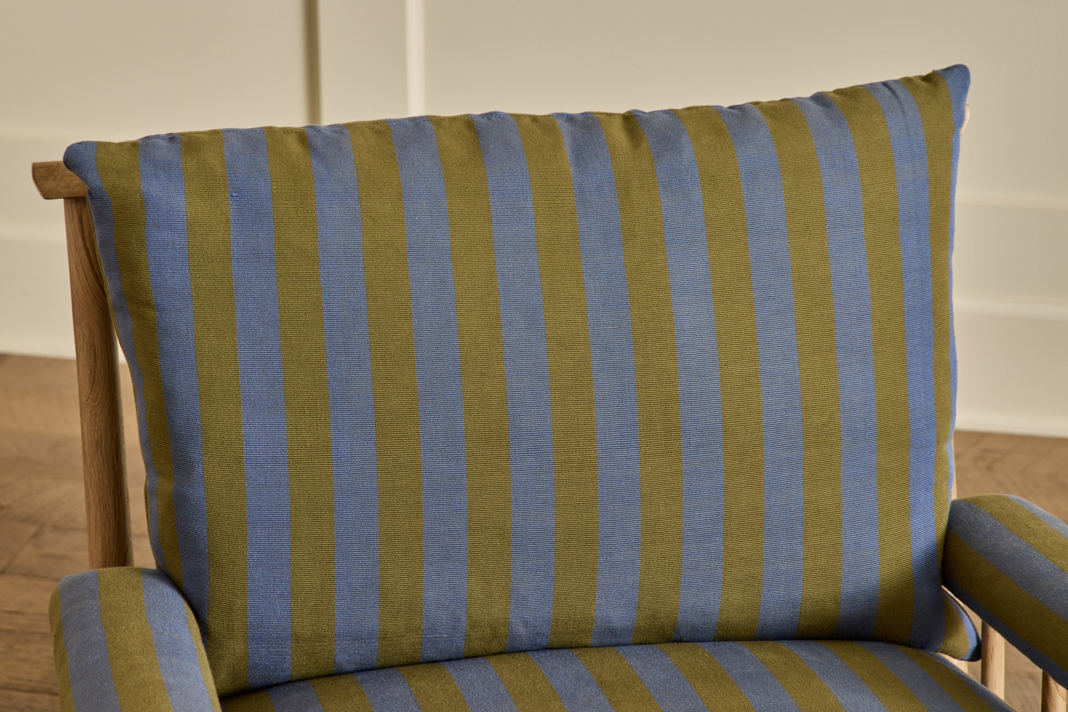Spindle Viewing Chair